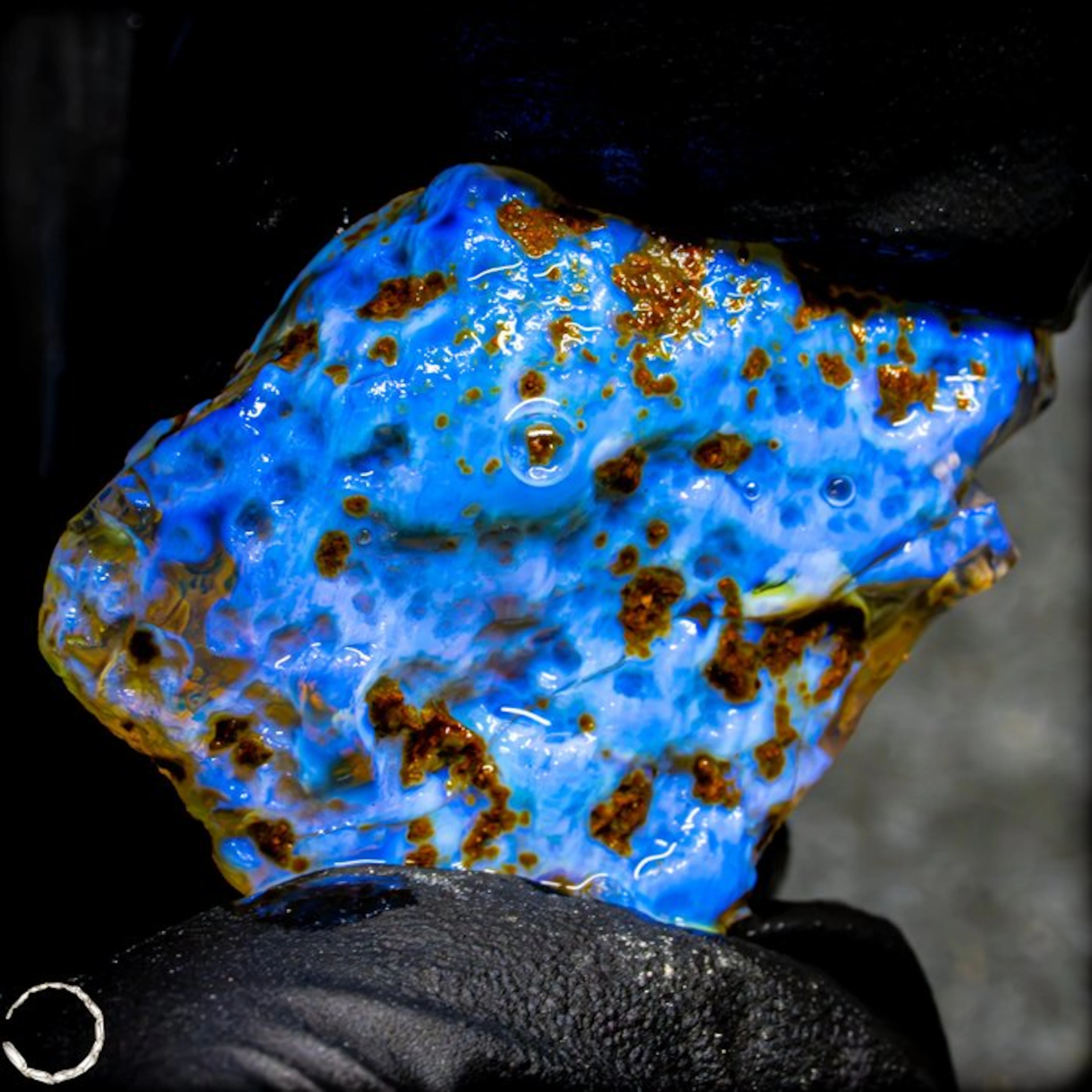 Ethiopian crystal opal – spectacular blue play of color...