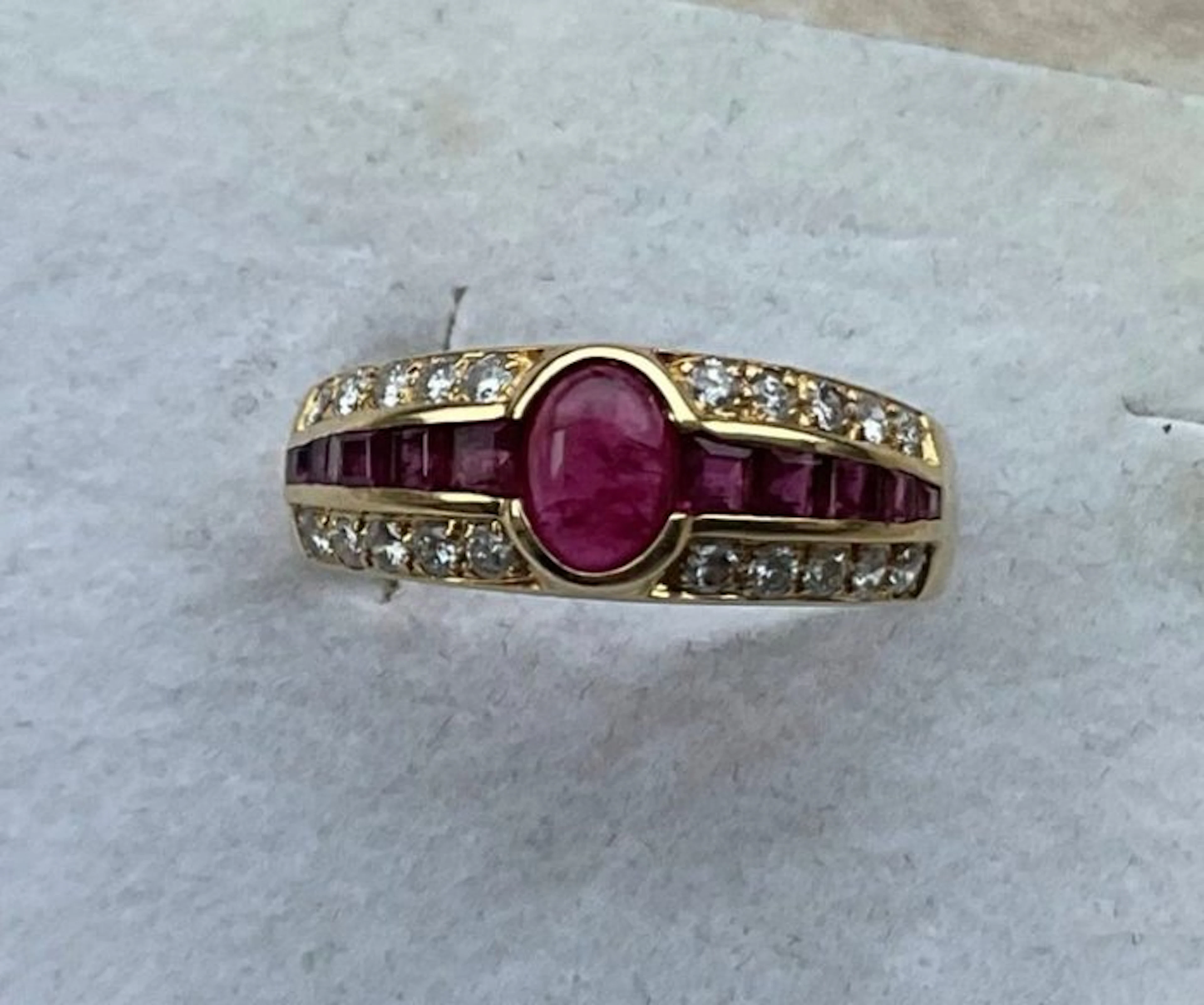 Ring - 18 kt. Yellow gold Ruby - Diamond