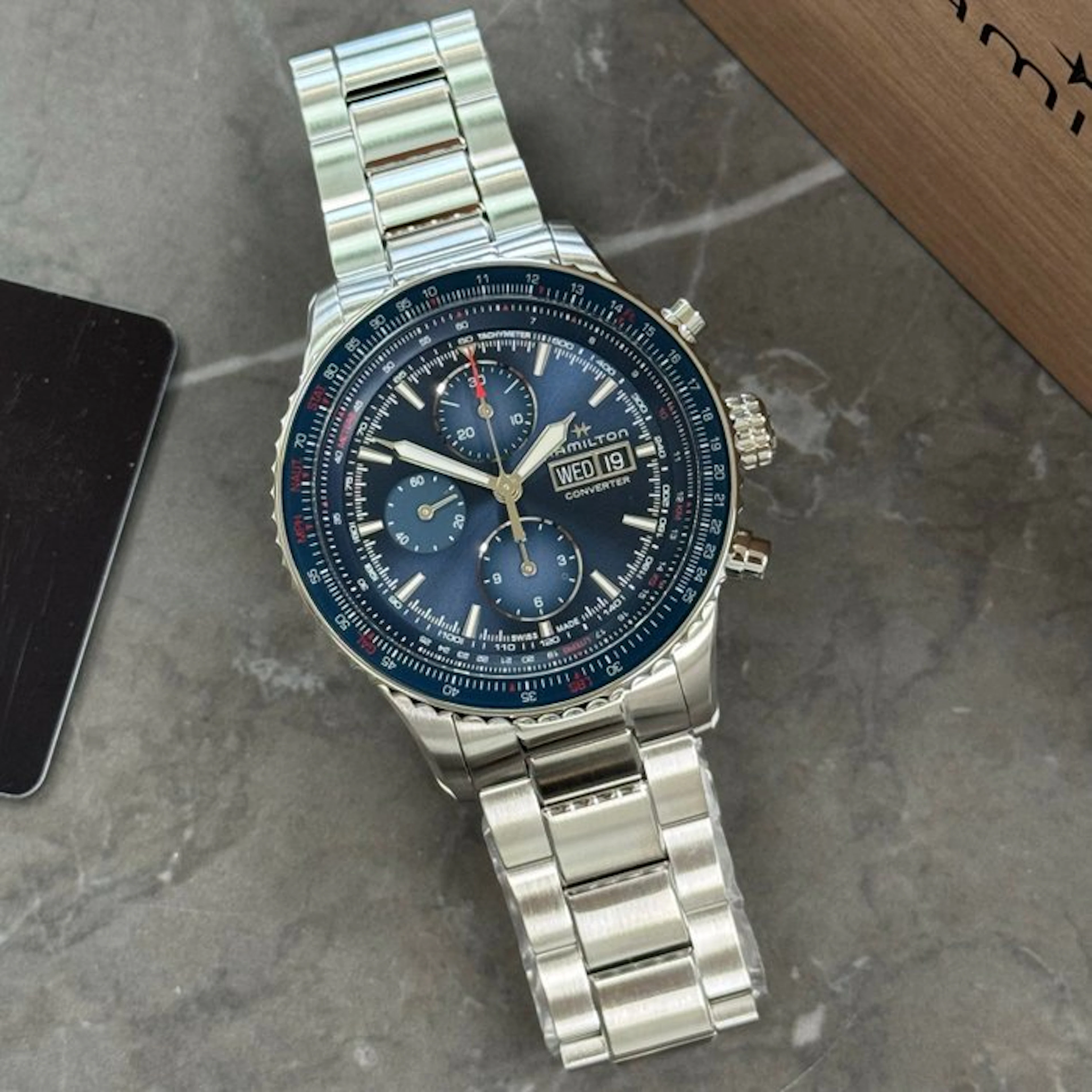 Hamilton - KHAKI AVIATION CONVERTER AUTO CHRONO - H76746140 - Men - 2025+