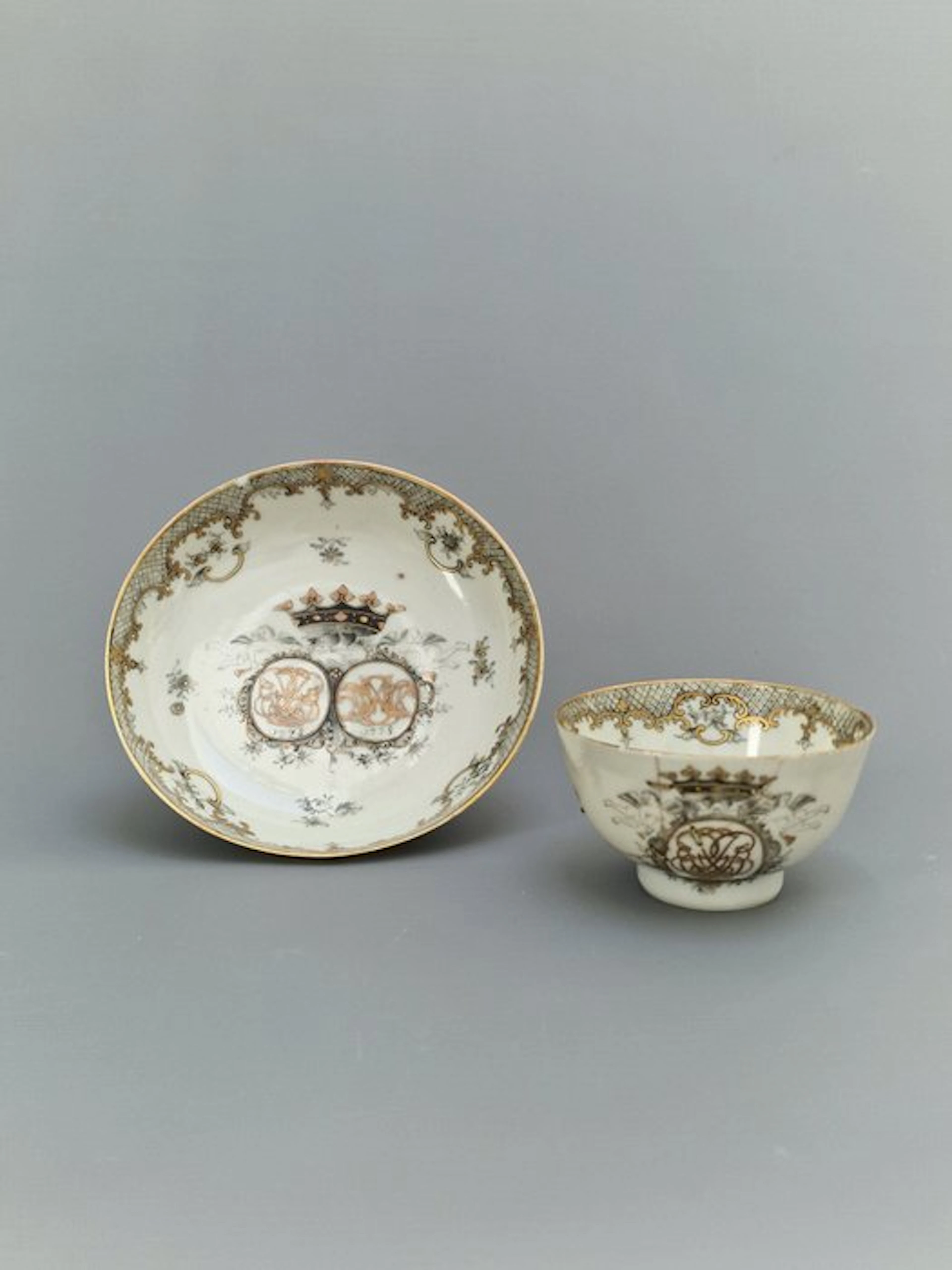 Cup and saucer (2) - Chinese export porcelain cup and saucer