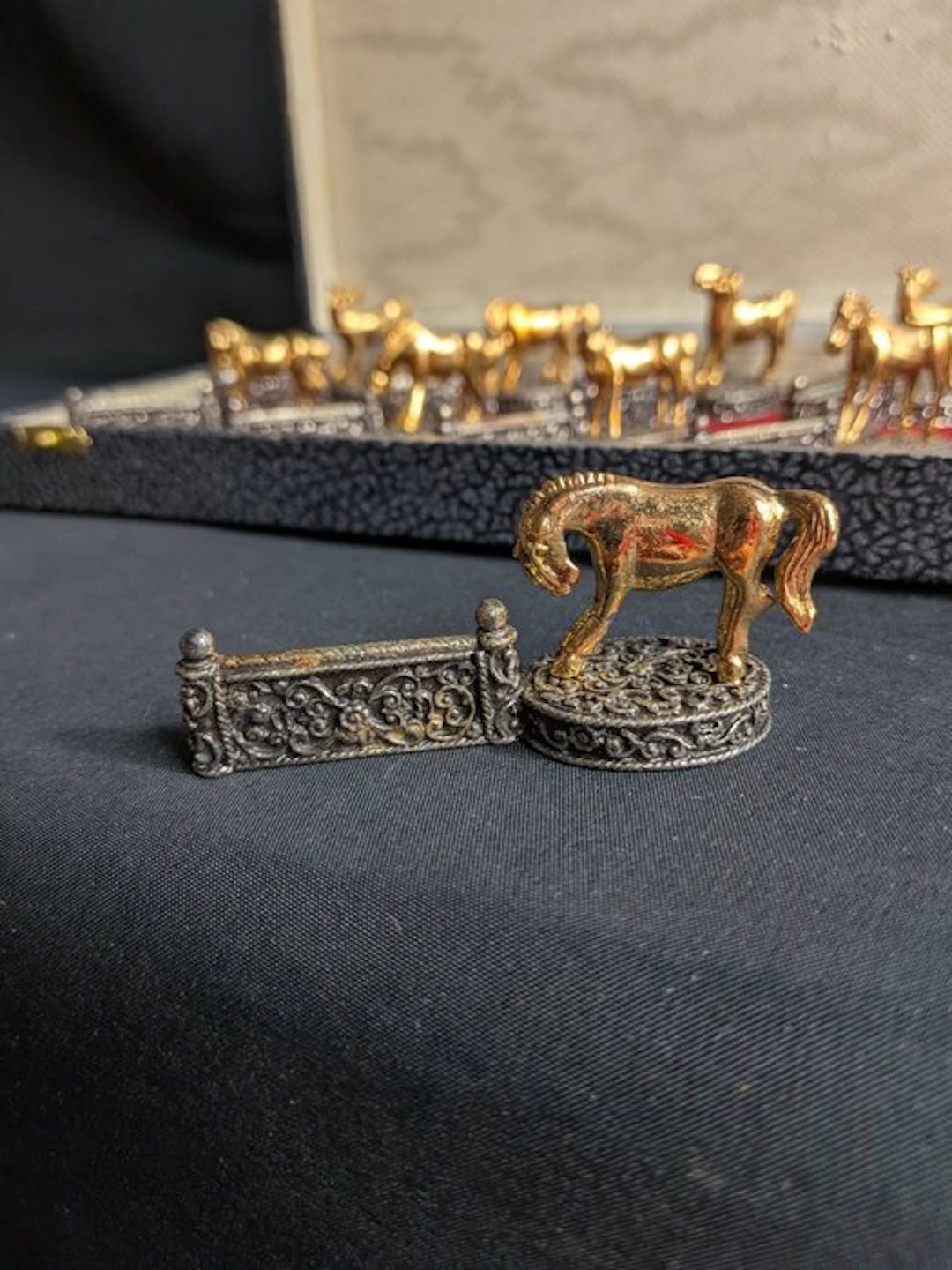 Knife rest (12) - chevaux - Metal