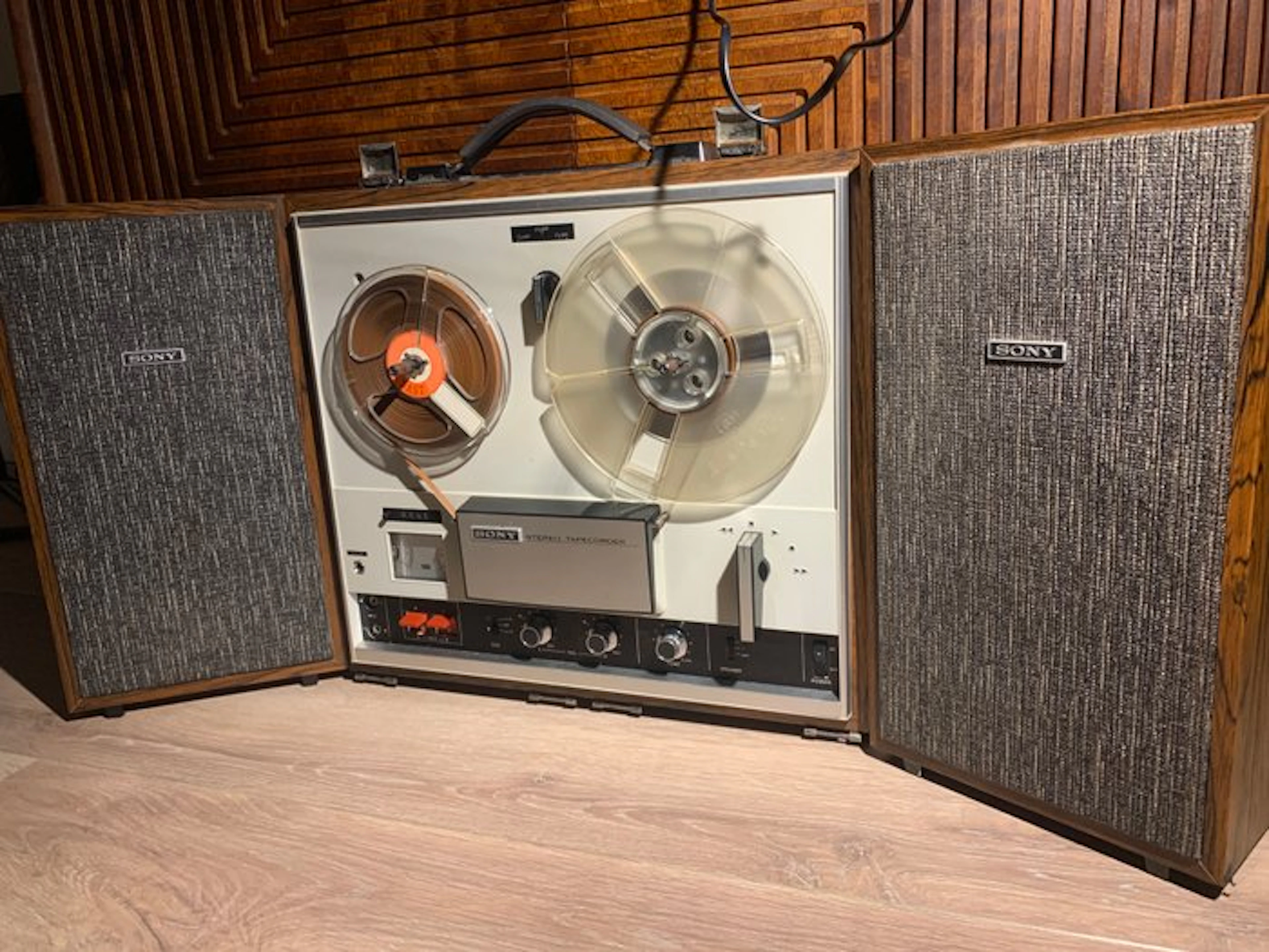 Sony - TC-252W / 4-Track, 2-Channel Portable tape recorder