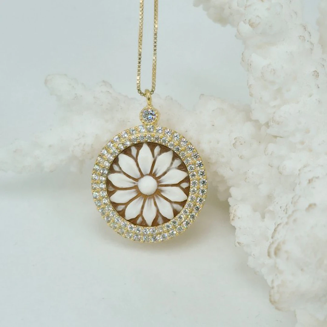 Silver, Gold-plated Cameo - Hand-engraved cameo