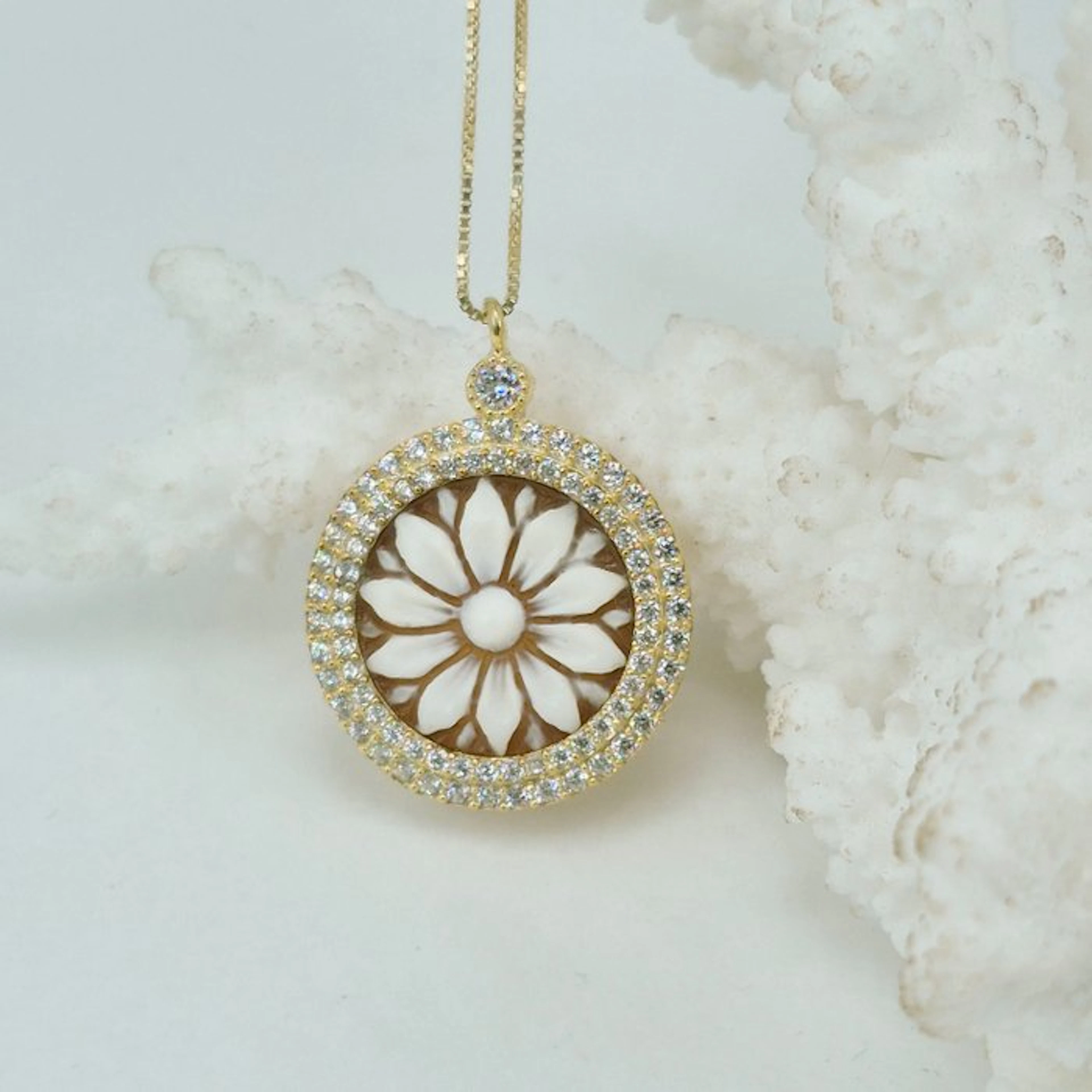 Silver, Gold-plated Cameo - Hand-engraved cameo