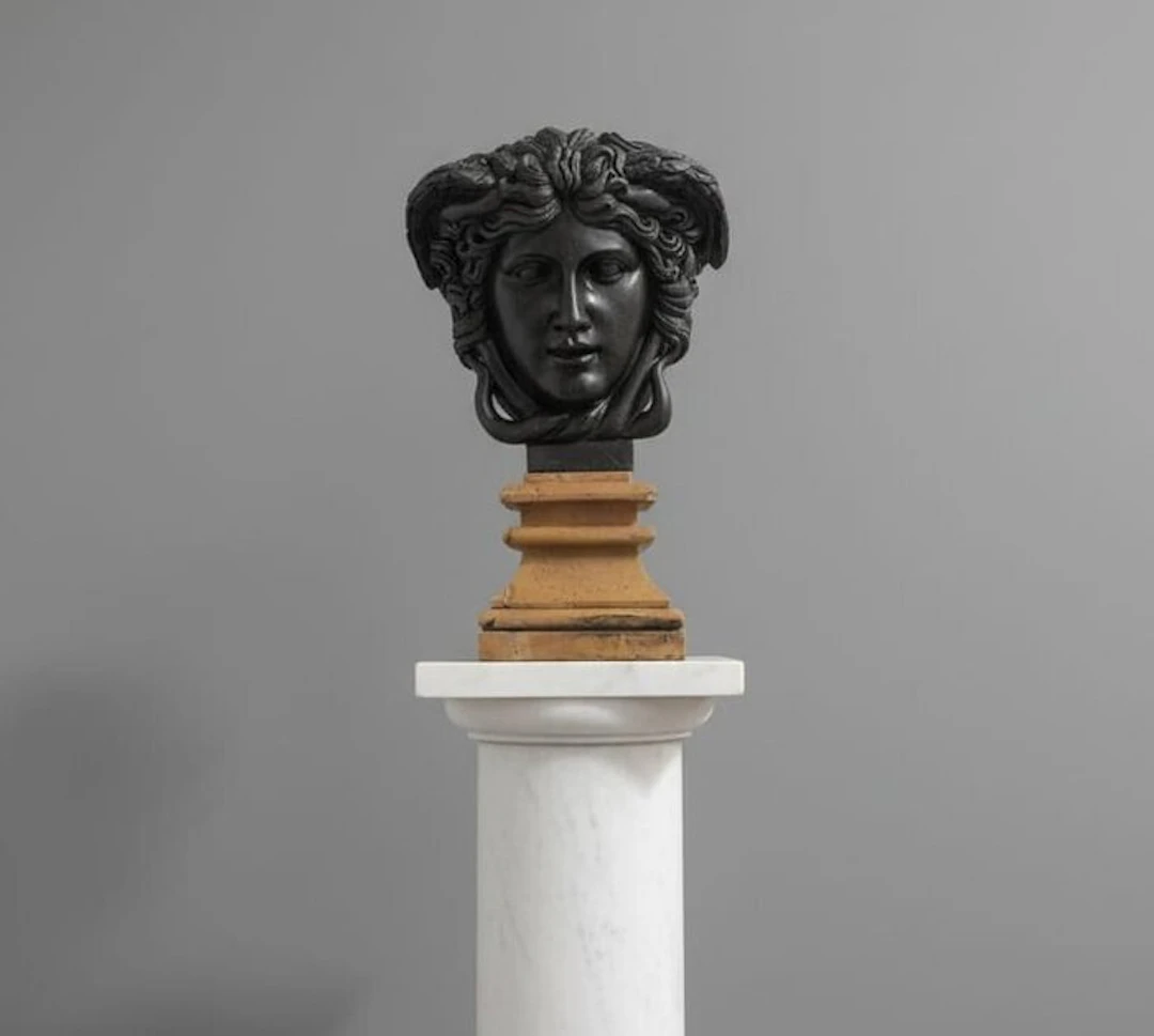 Sculpture, Medusa Rondanini in marmo nero - 57 cm - Marble