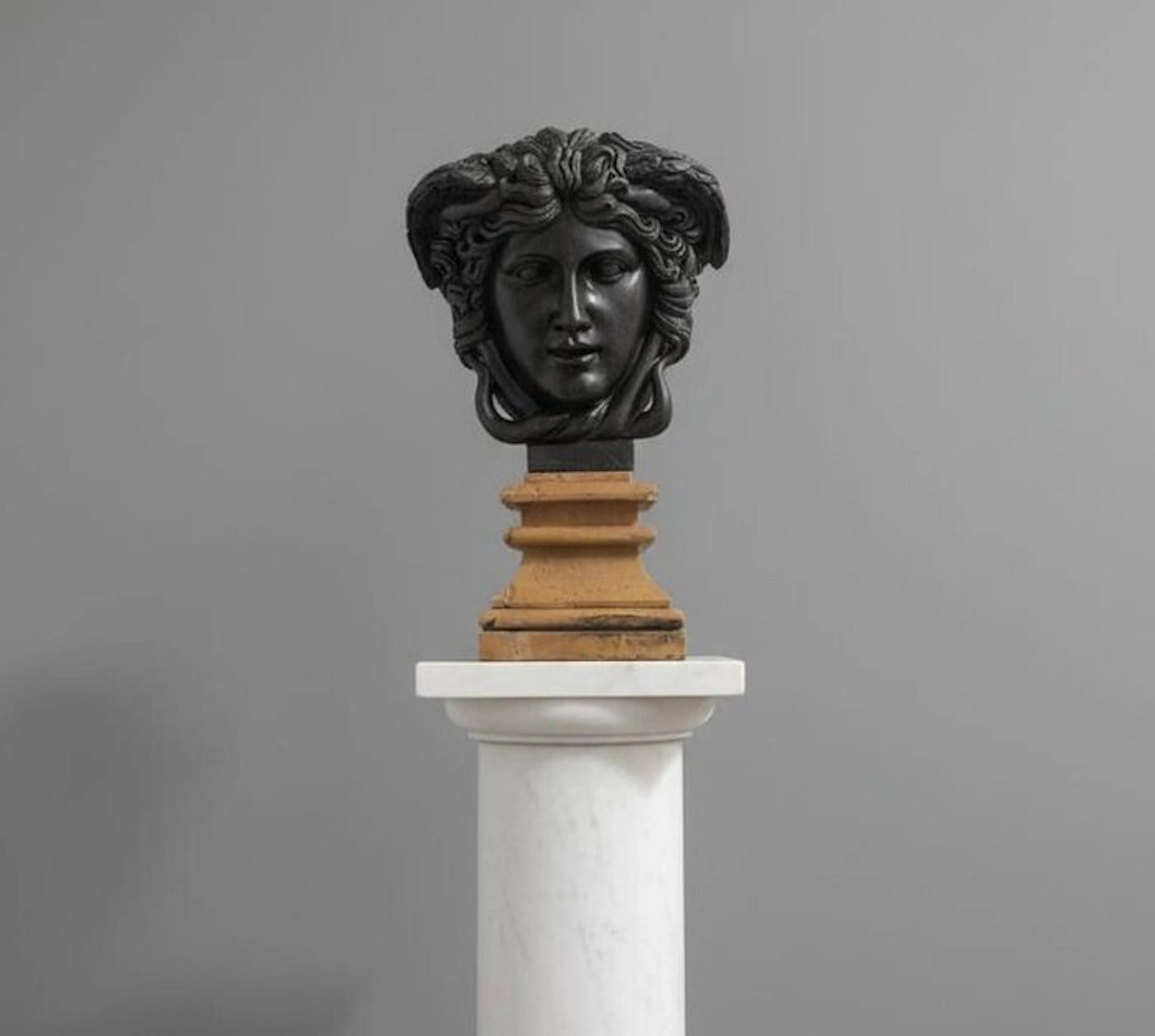 Sculpture, Medusa Rondanini in marmo nero - 57 cm - Marble