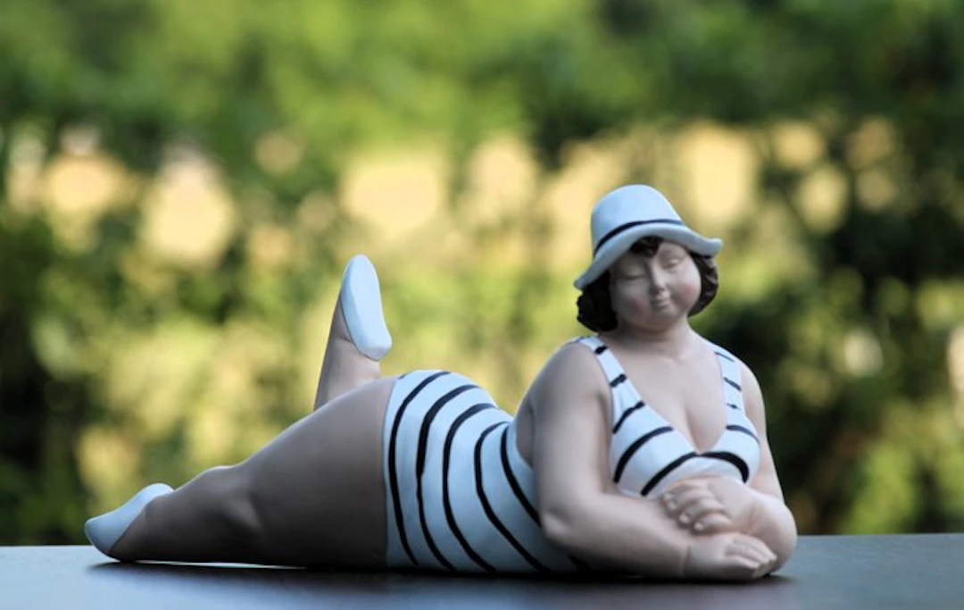 Statue, Vleugje nostalgie-Dikke dame- resin - 15 cm - Resin