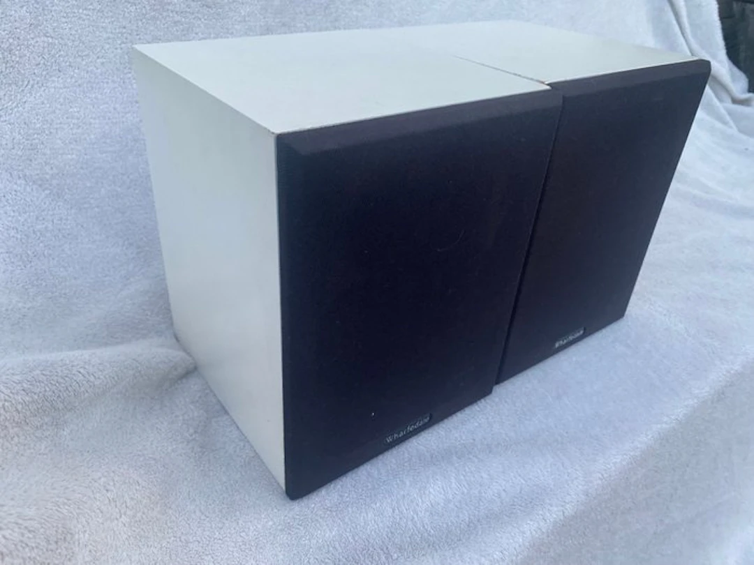 Wharfedale - Diamond III / 2-Way Bass Reflex Compact Bookshelf Speaker set