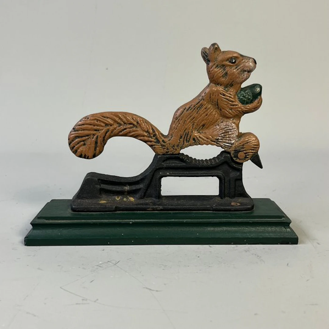 Nutcracker - Vintage cast-iron nutcracker 'Squirrel' —...