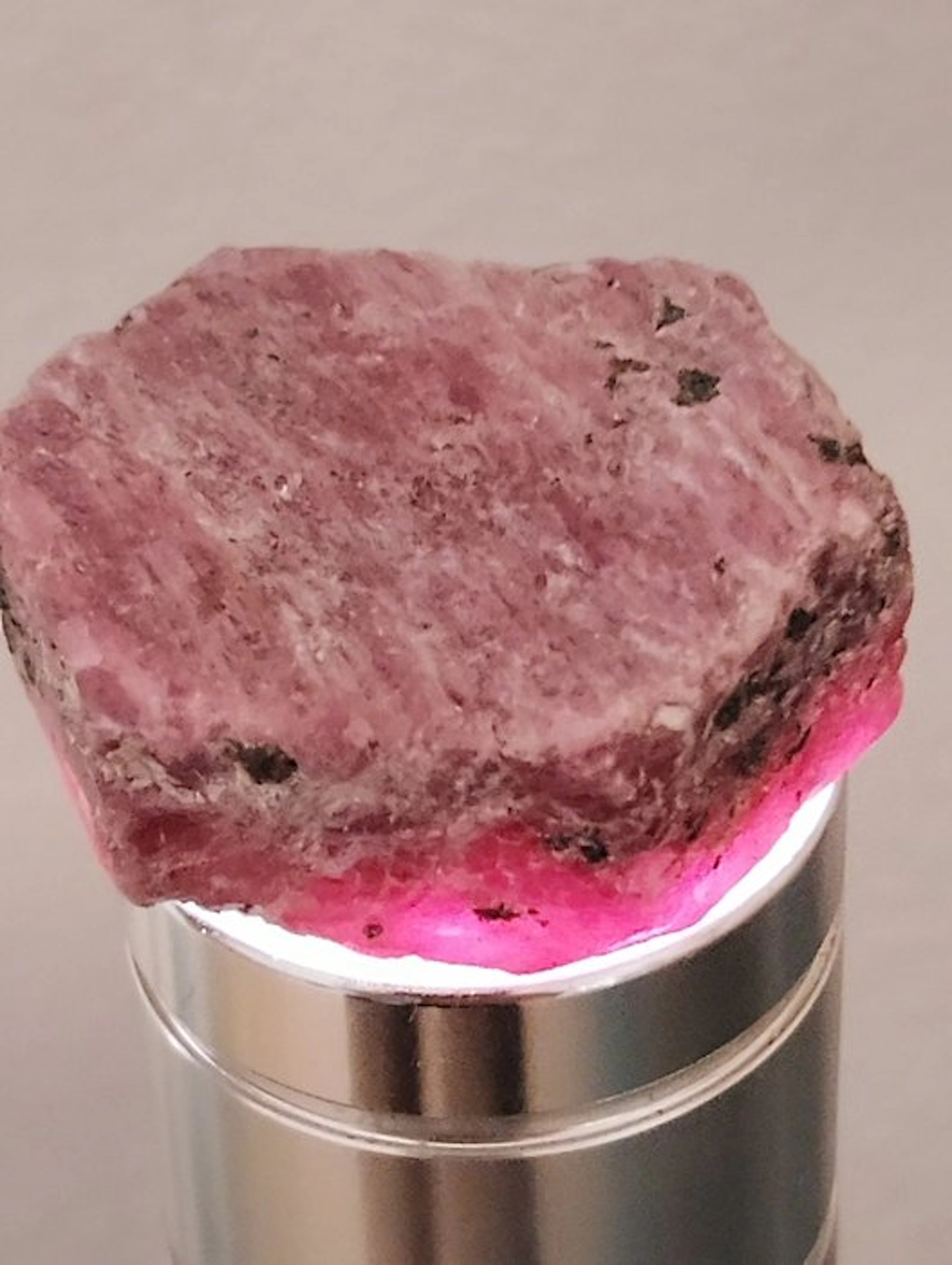 Ruby Rough - Height: 3.8 cm - Width: 3 cm- 47.2 g - (1)