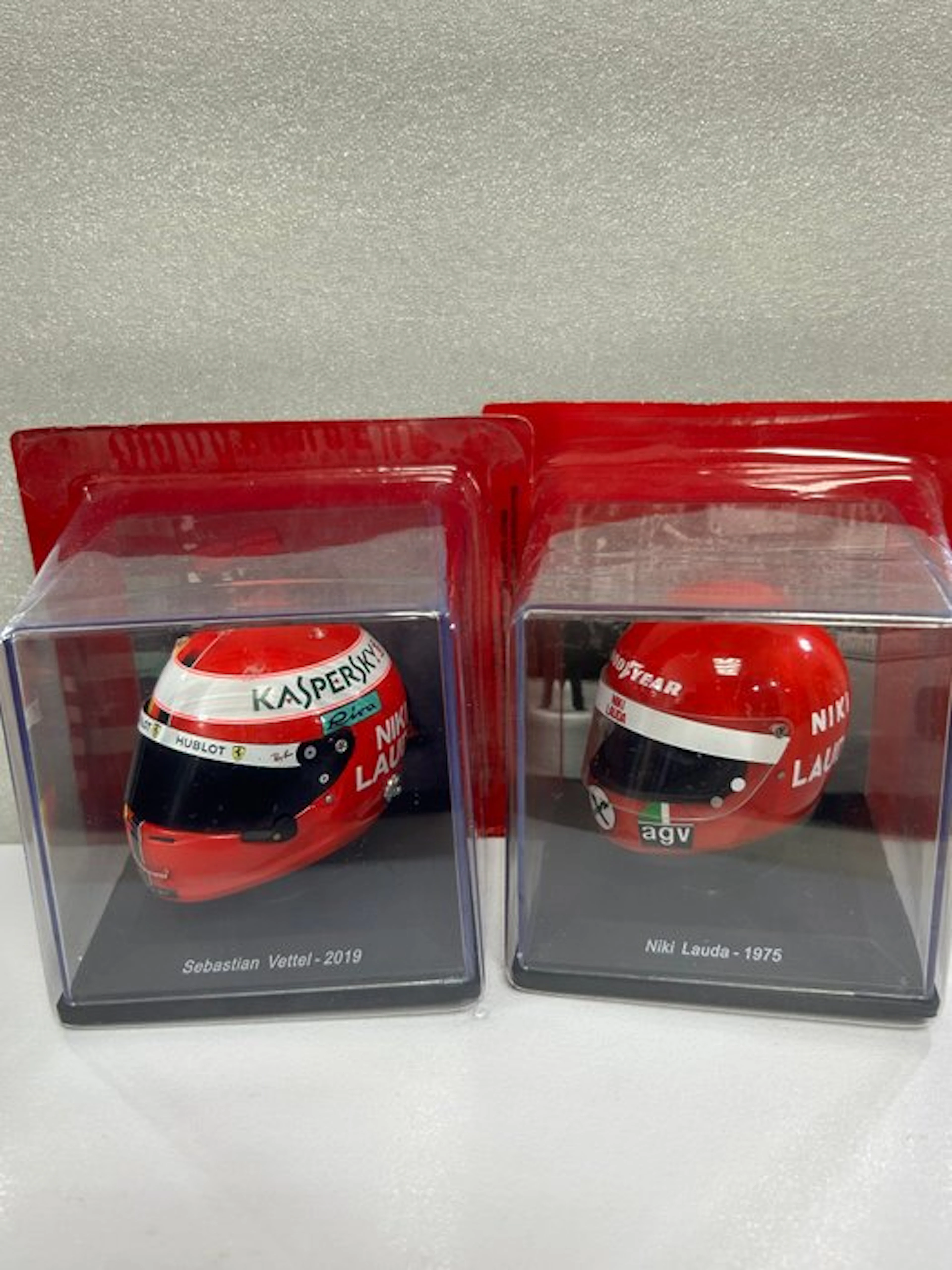 Spark 1:5 - Model car (2) - F1 Pack Deluxe - Niki Lauda...