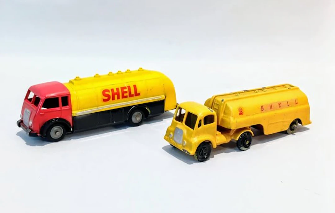 Lesney 1:43 - Model car (2) - CIJ Renault Fainéant...