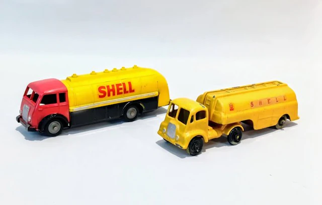 Lesney 1:43 - Model car (2) - CIJ Renault Fainéant...