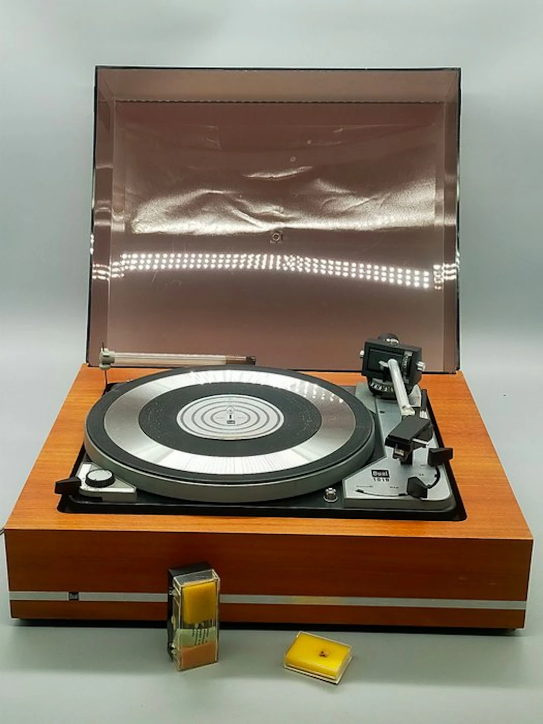 Dual - 1019 feat. CK 6 Wooden Plinth / Heavy-Platter Idler-Wheel Drive