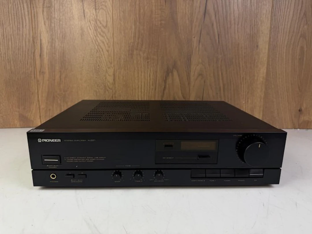 Pioneer - A-221 Solid state amplifier