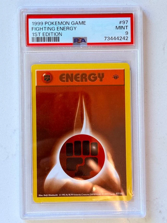 Pokémon - 1 Graded card 97/102 First edition - PSA 9 - Various sets