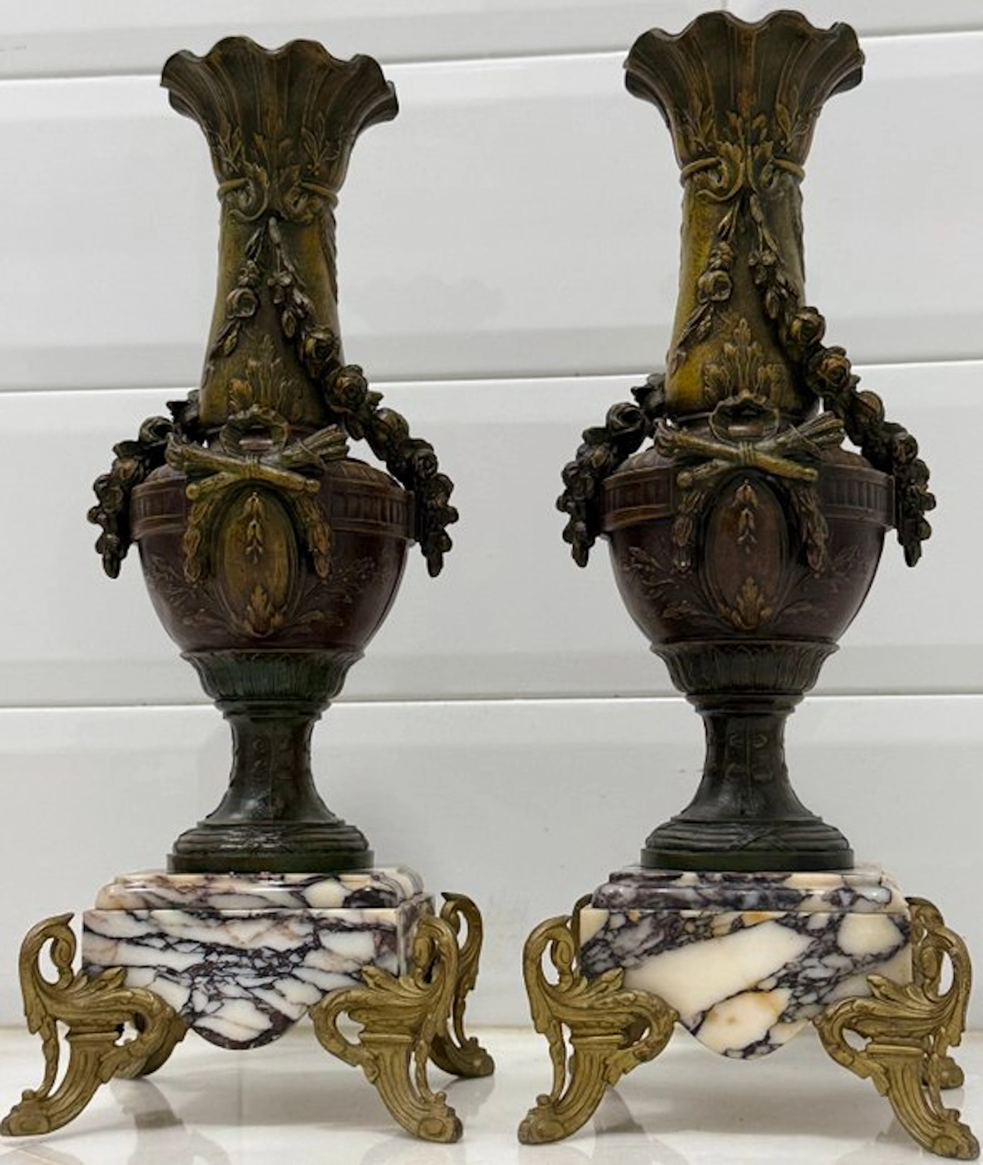 Baluster vase - Patinated bronze, Carrara marble