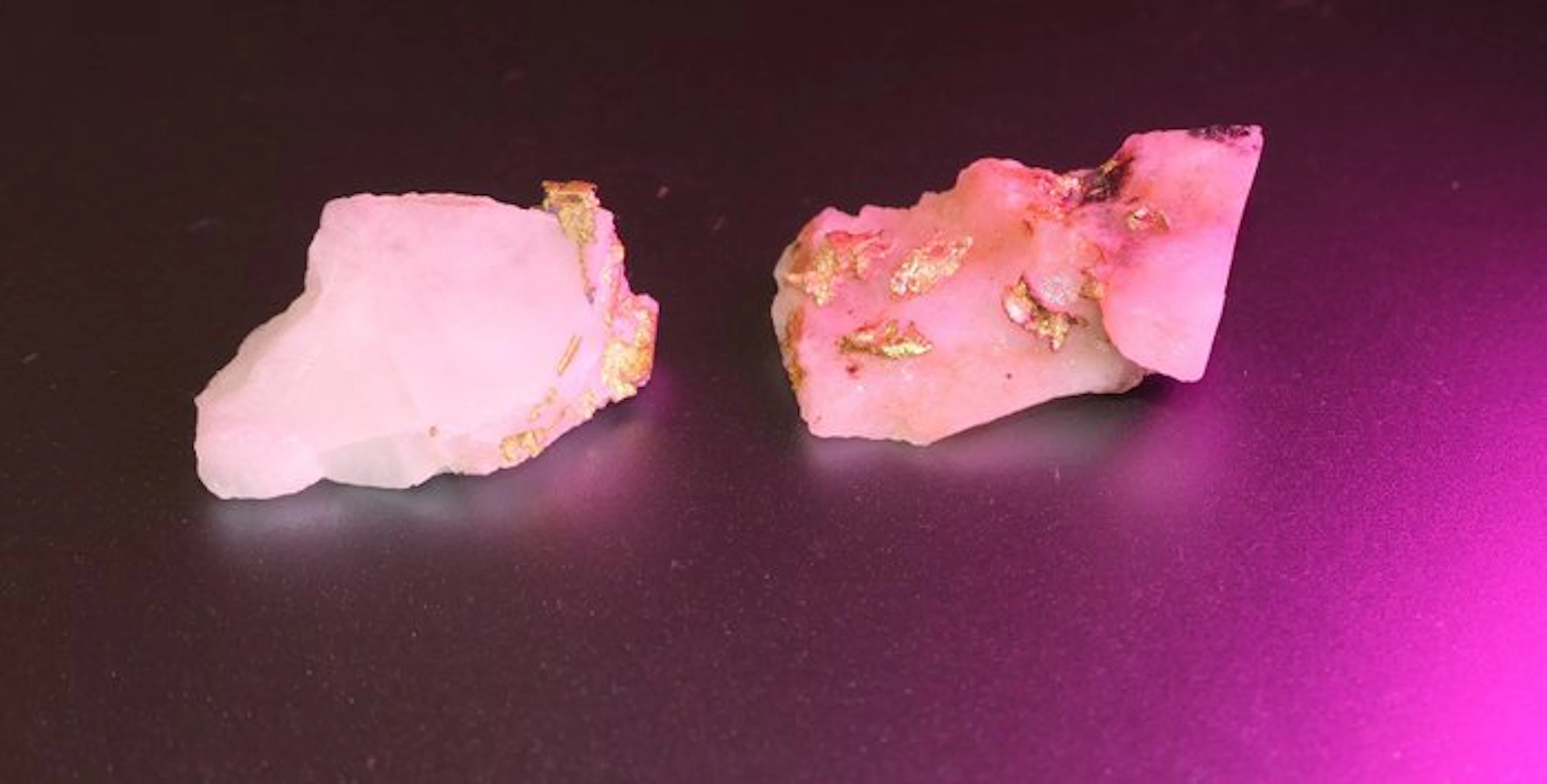 Gold Crystals on matrix - Width: 2.5 cm- 4.8 g - (2)