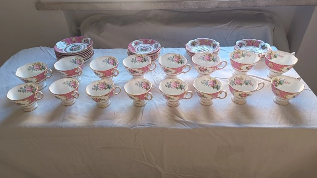 Royal Albert - Tea cup set (39) - Lady Carlyle - Bone...