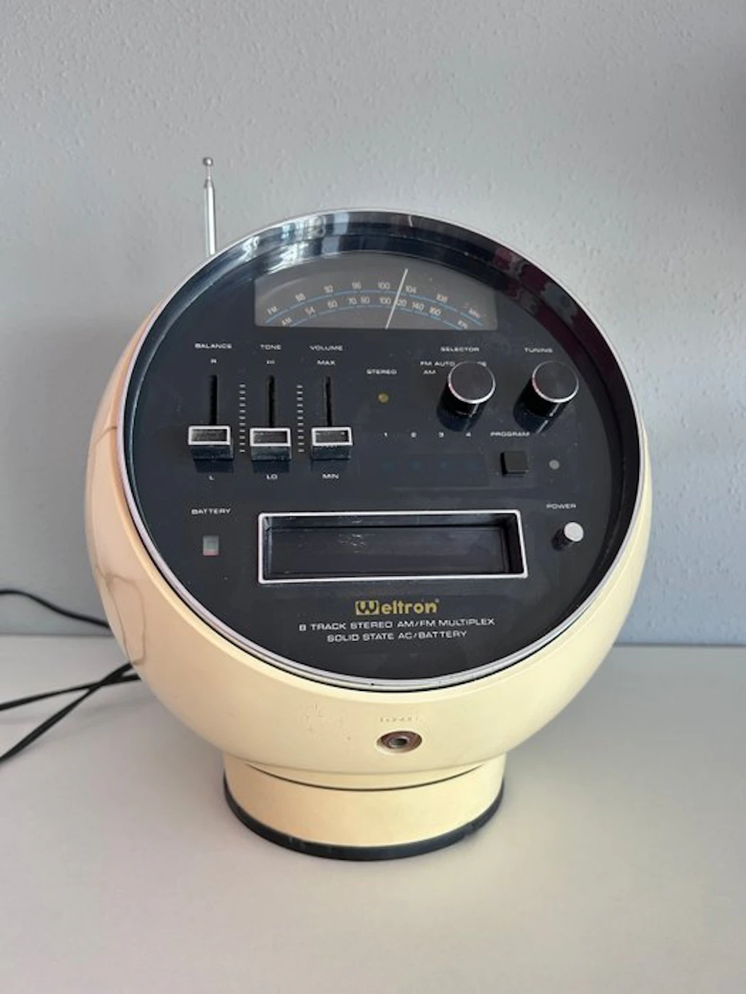 Weltron - 2001 'Spaceball' / Astronaut Helmet 'Space Age' Portable radio