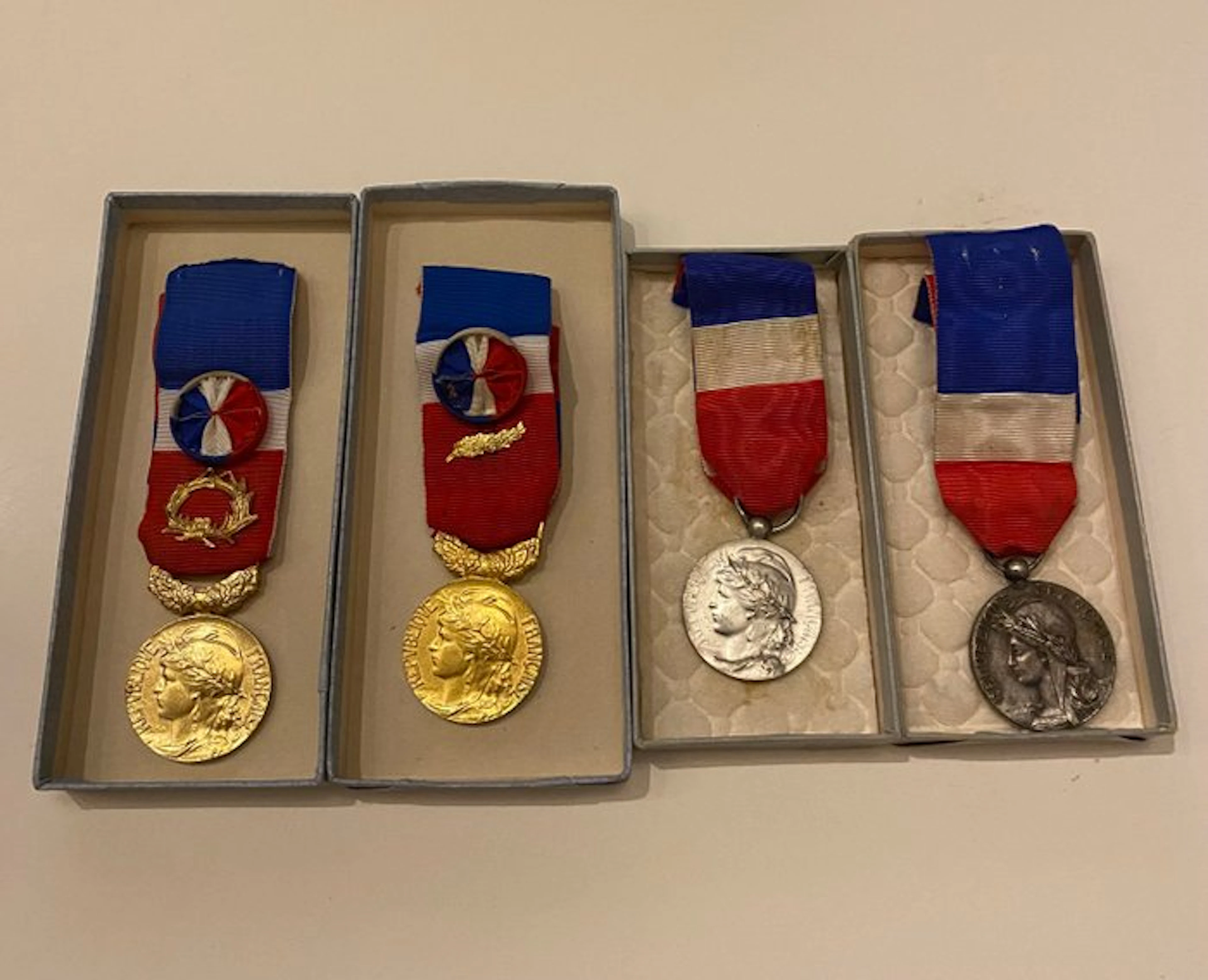 France - Military medal - 4 x French Medal of Labour