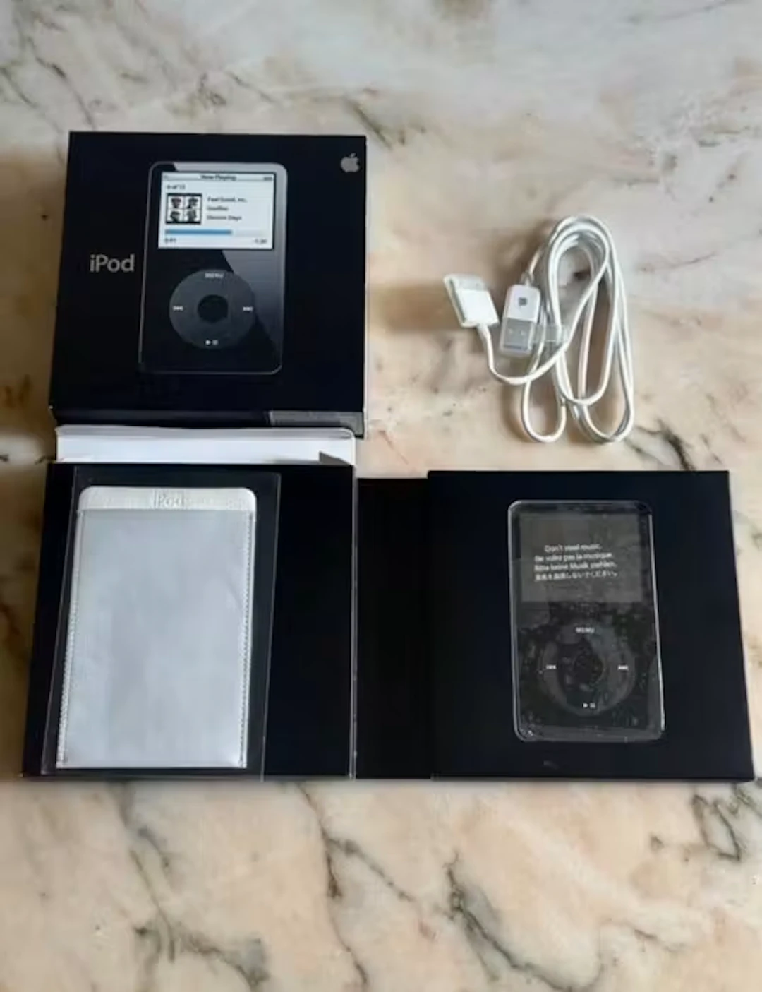 Apple - A1136 iPod 5th Generation - iPod