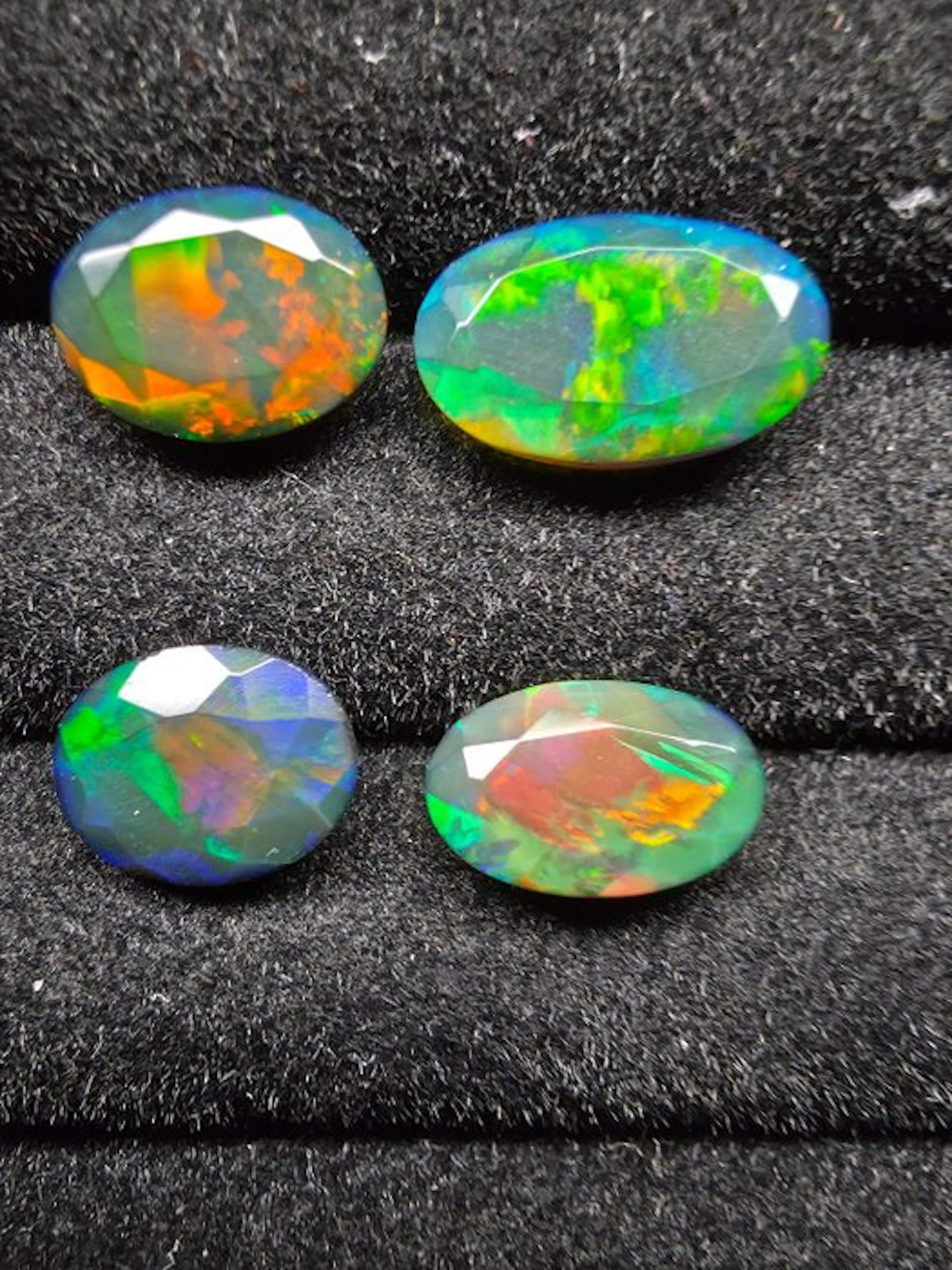 6.4cts Black Opal Faceted- 1.28 g - (4)