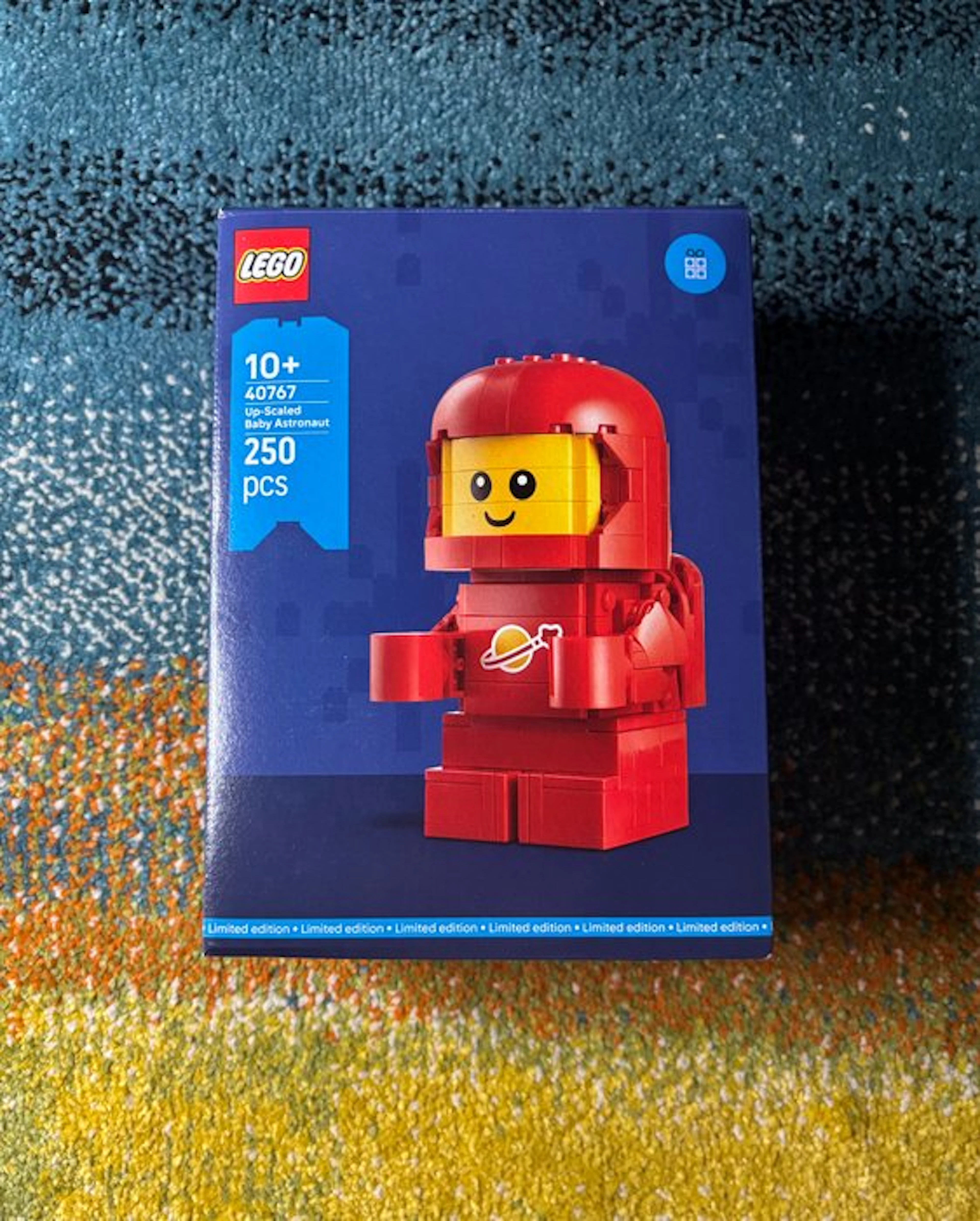 LEGO Set - 40767 - Classic Space - Up-Scaled Baby Astronaut