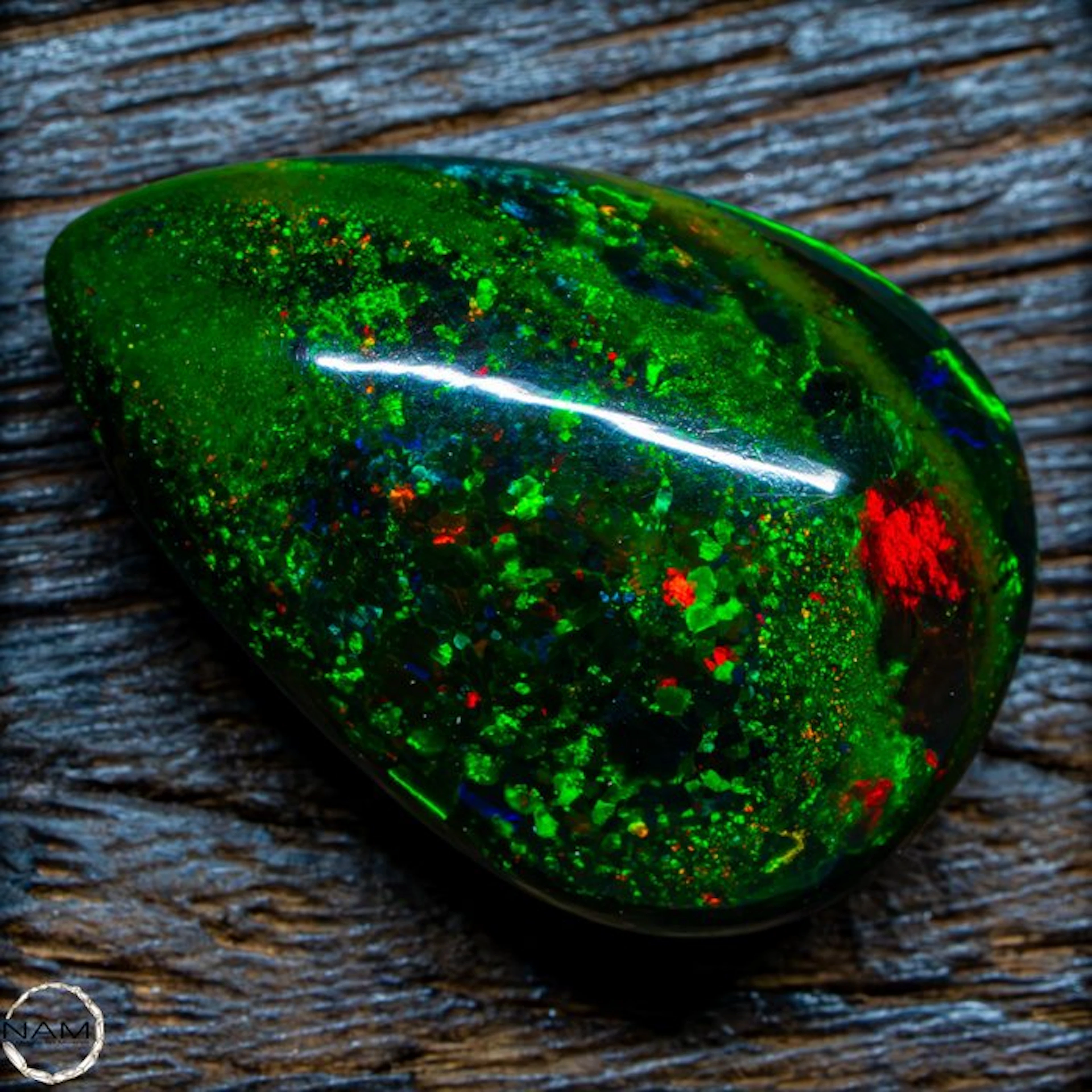 Black opal cabochon – spectacular fire in green, blue & red 29.55- 5.91 g