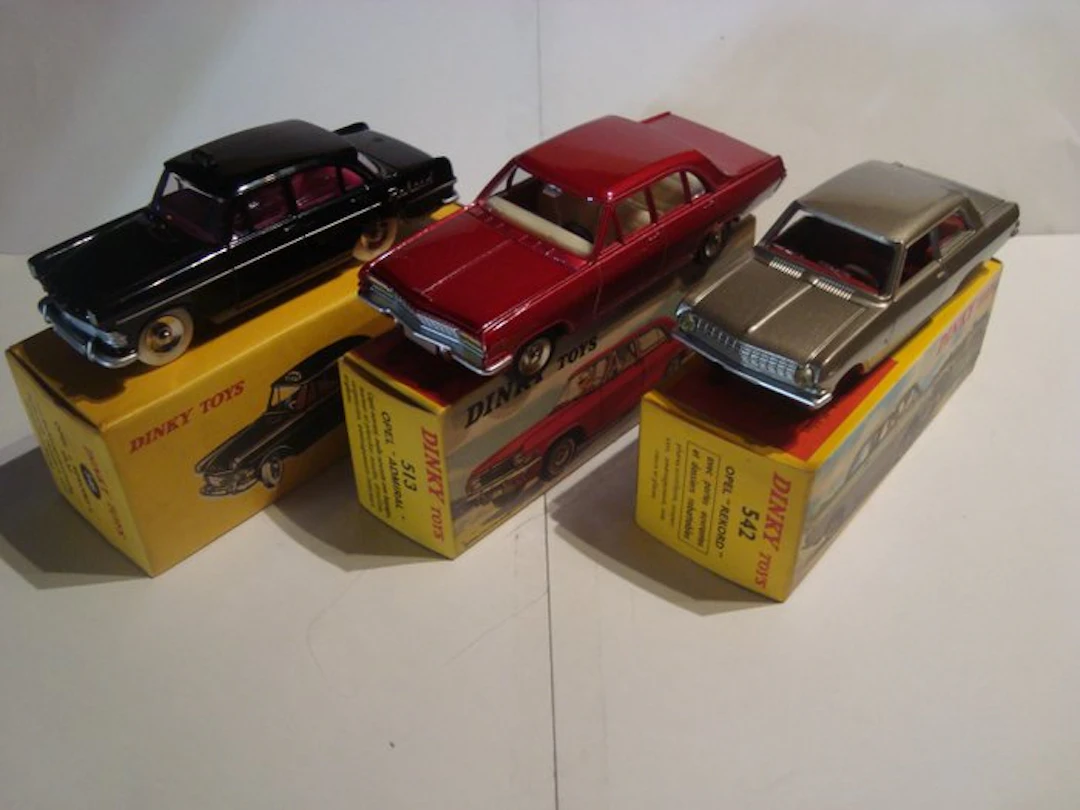 Dinky Toys 1:43 - Model car (3) - Voitures Opel 1/43...