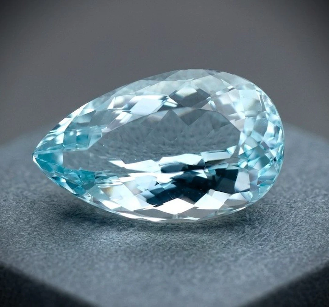 Aquamarine - 5.41 ct - International Gemological Institute (IGI) - Pastel Blue