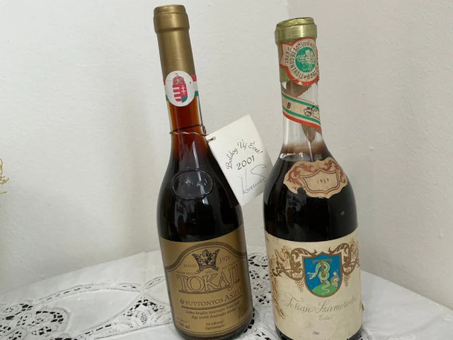 1976 Tokaji 6 Puttonyos Aszú & 1959 Tokaji Szamorodni Édes - Tokaj 6 Puttonyos