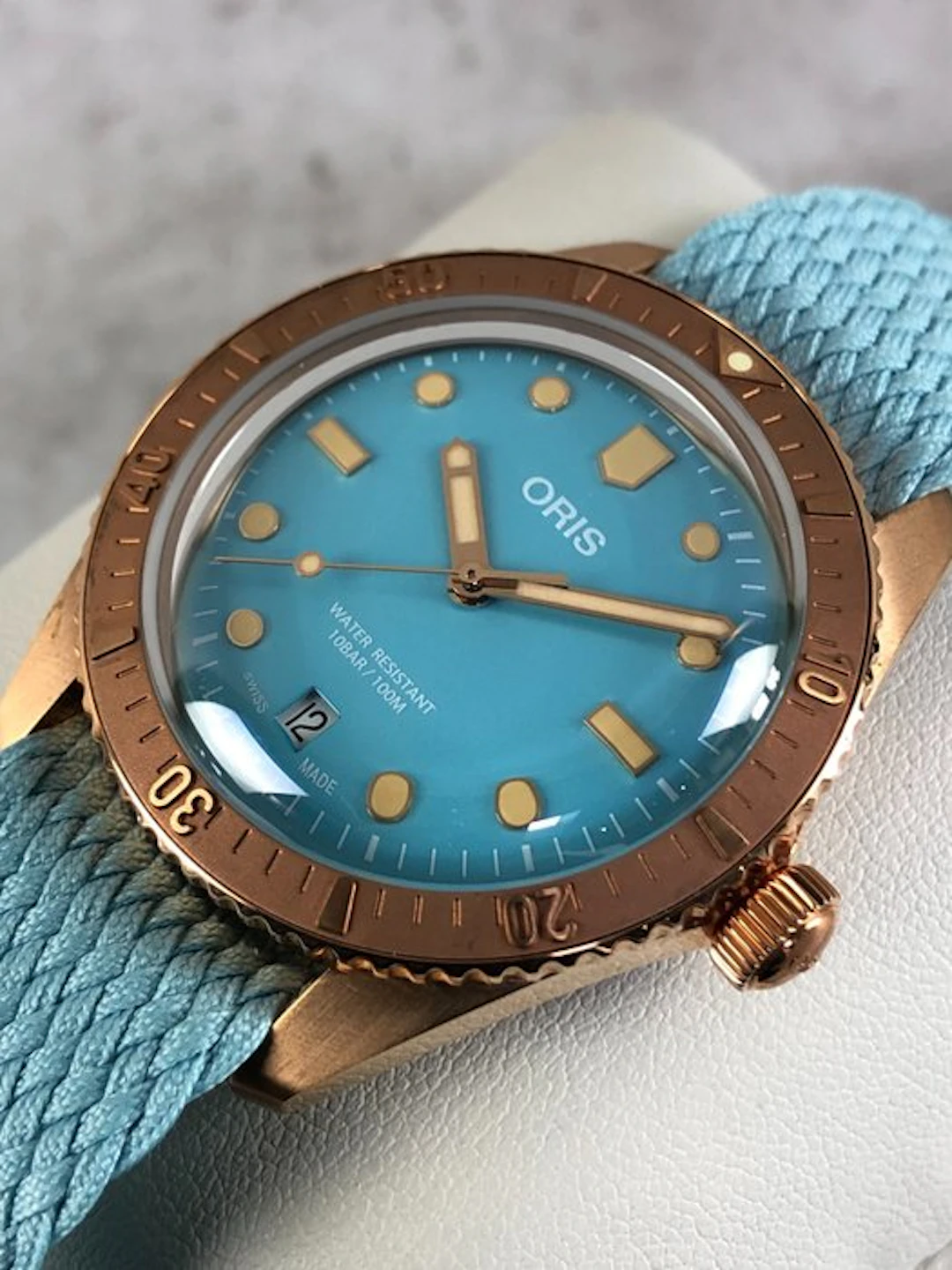 Oris - Divers Sixty-Five Cotton Candy Bronze Automatic...