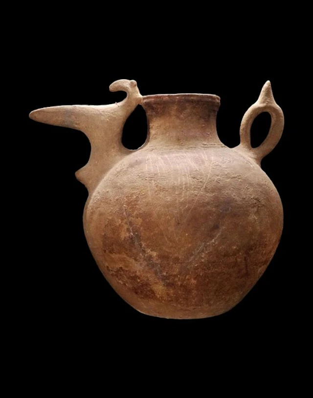 Near East Terracotta - Vase with a long pouring spout...