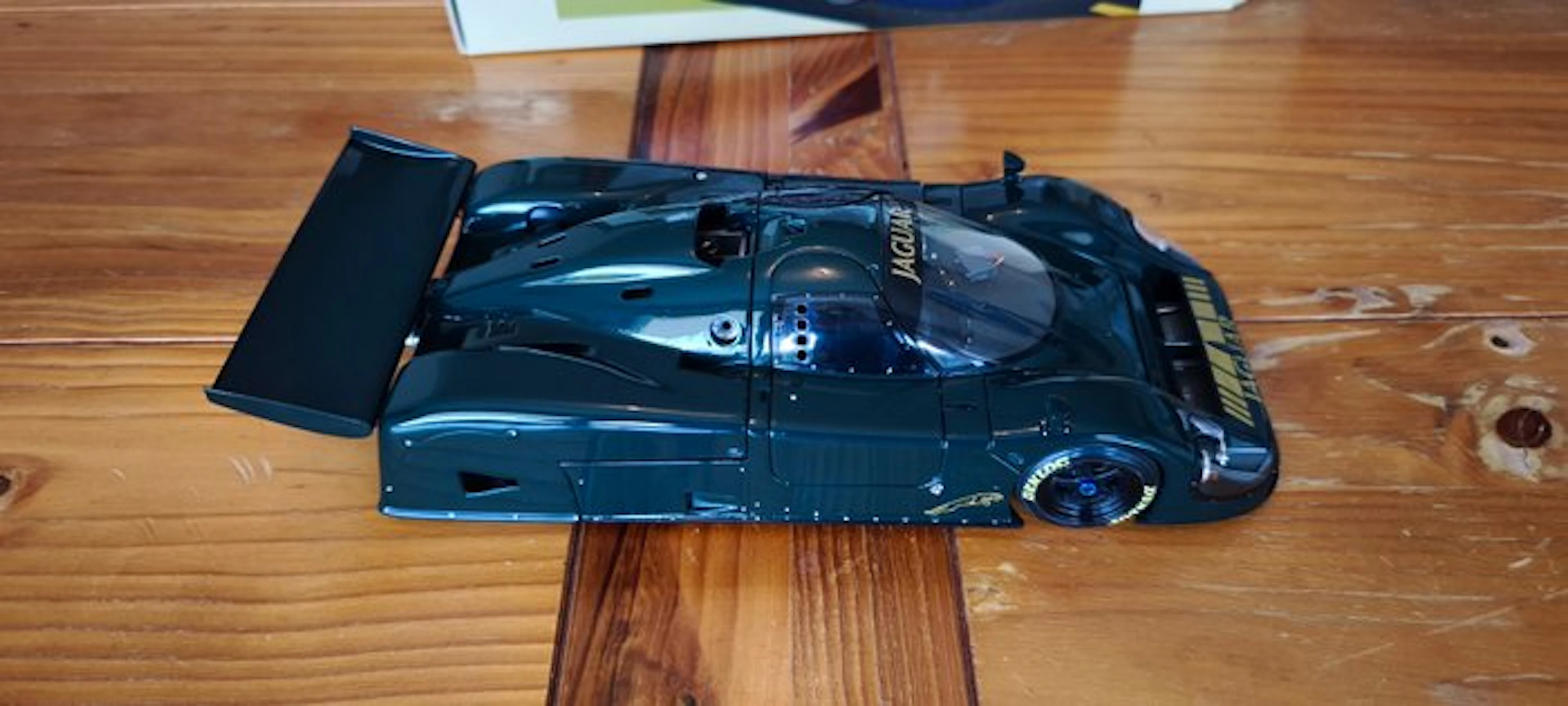 Exoto 1:18 - Model race car - Jaguar XJR-9