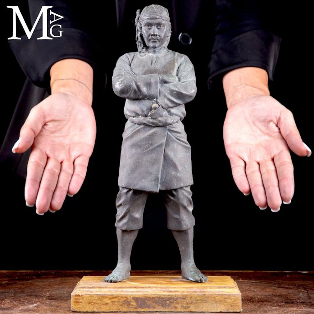 Expressive Bronze-Patinated Sculpture - Japanese Warrior...