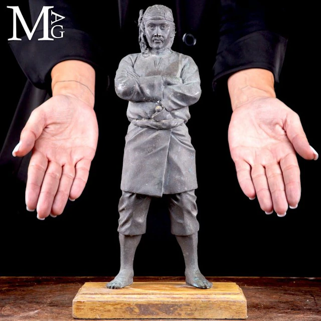 Expressive Bronze-Patinated Sculpture - Japanese Warrior...