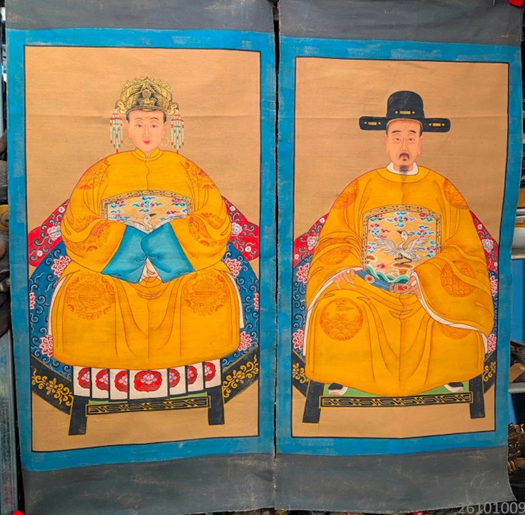 2x schilderijen tonen een paar in formele kleding