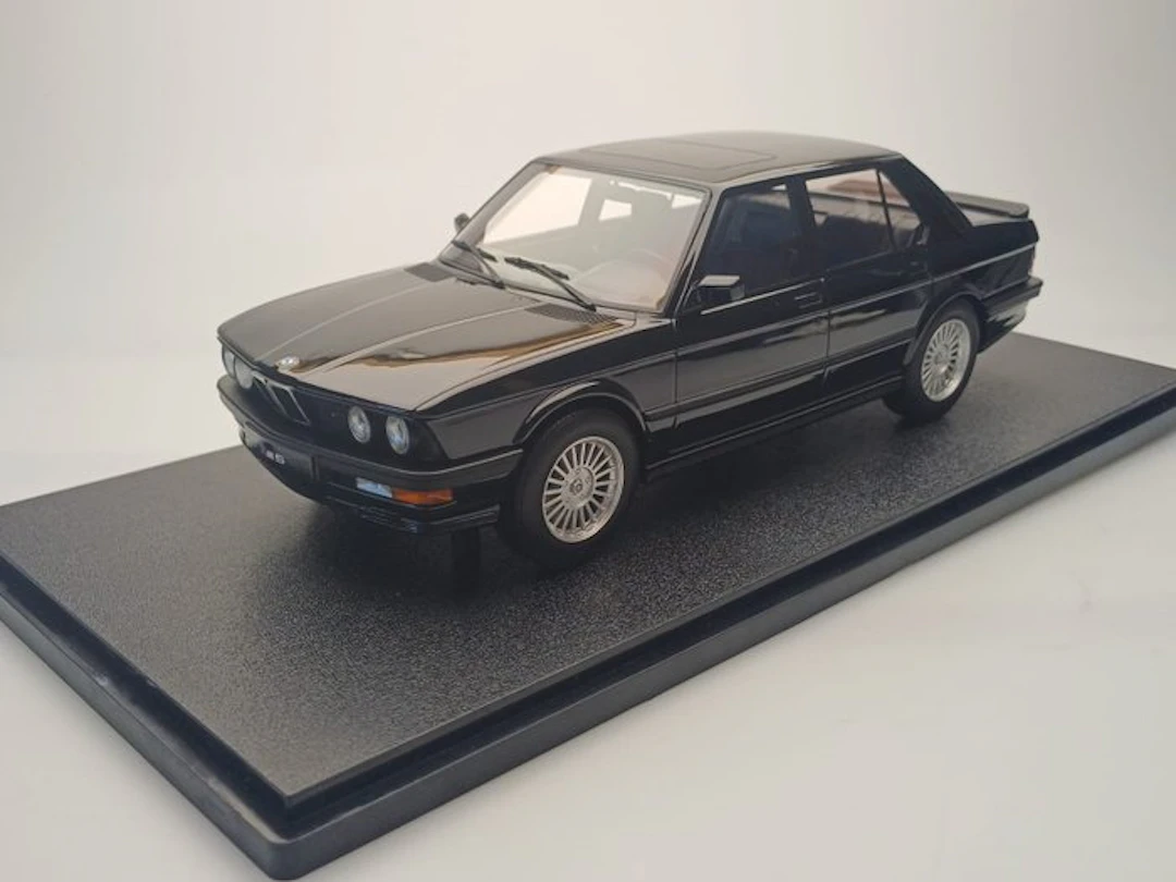 maxima 1:18 - Model car - BMW E28 M5 - Zwart - Very rare!