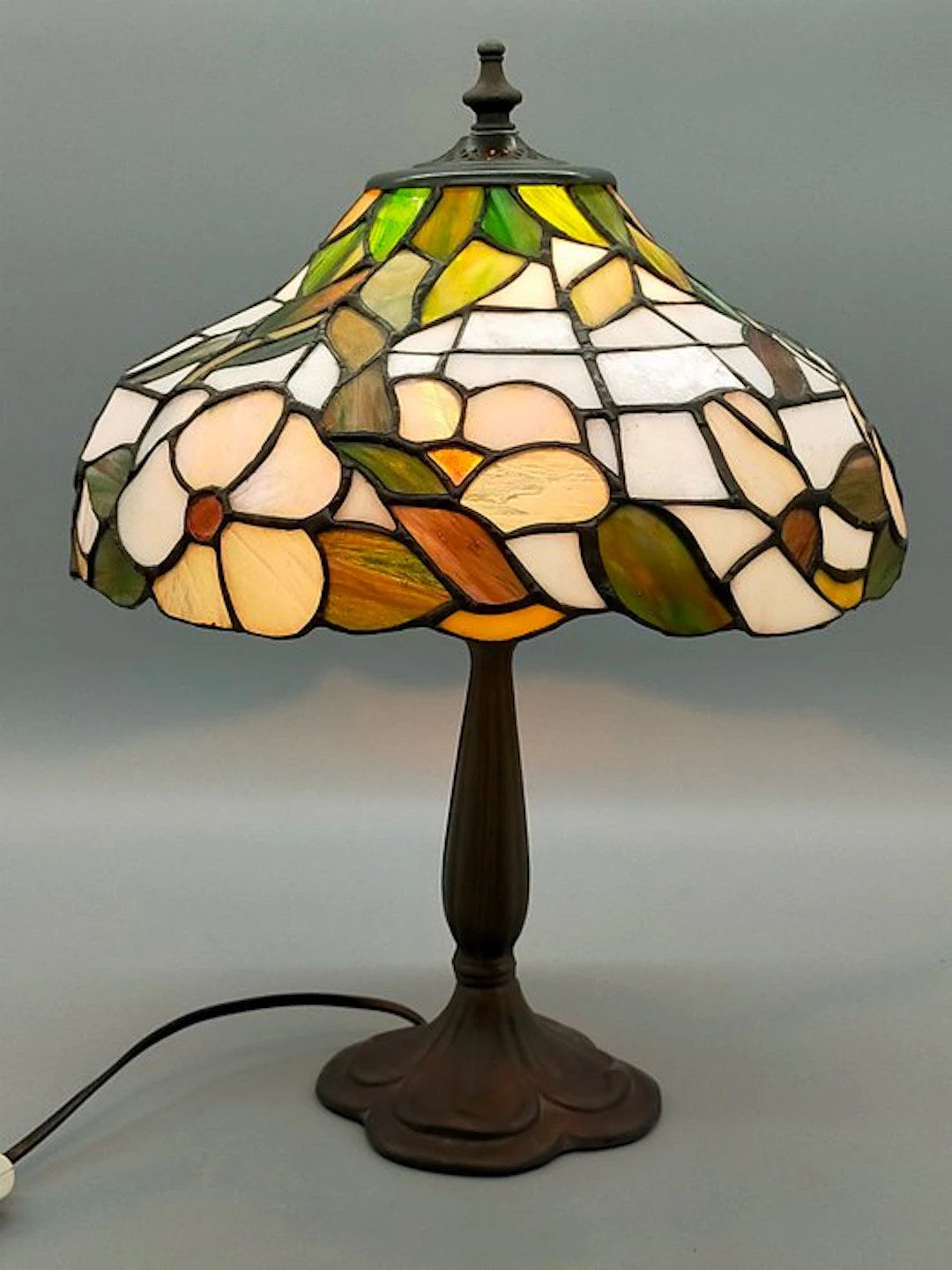 Wunderschöne Tiffany-Tischlampe – Handgearbeitete...