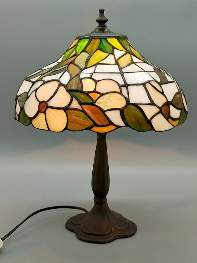 Wunderschöne Tiffany-Tischlampe – Handgearbeitete...