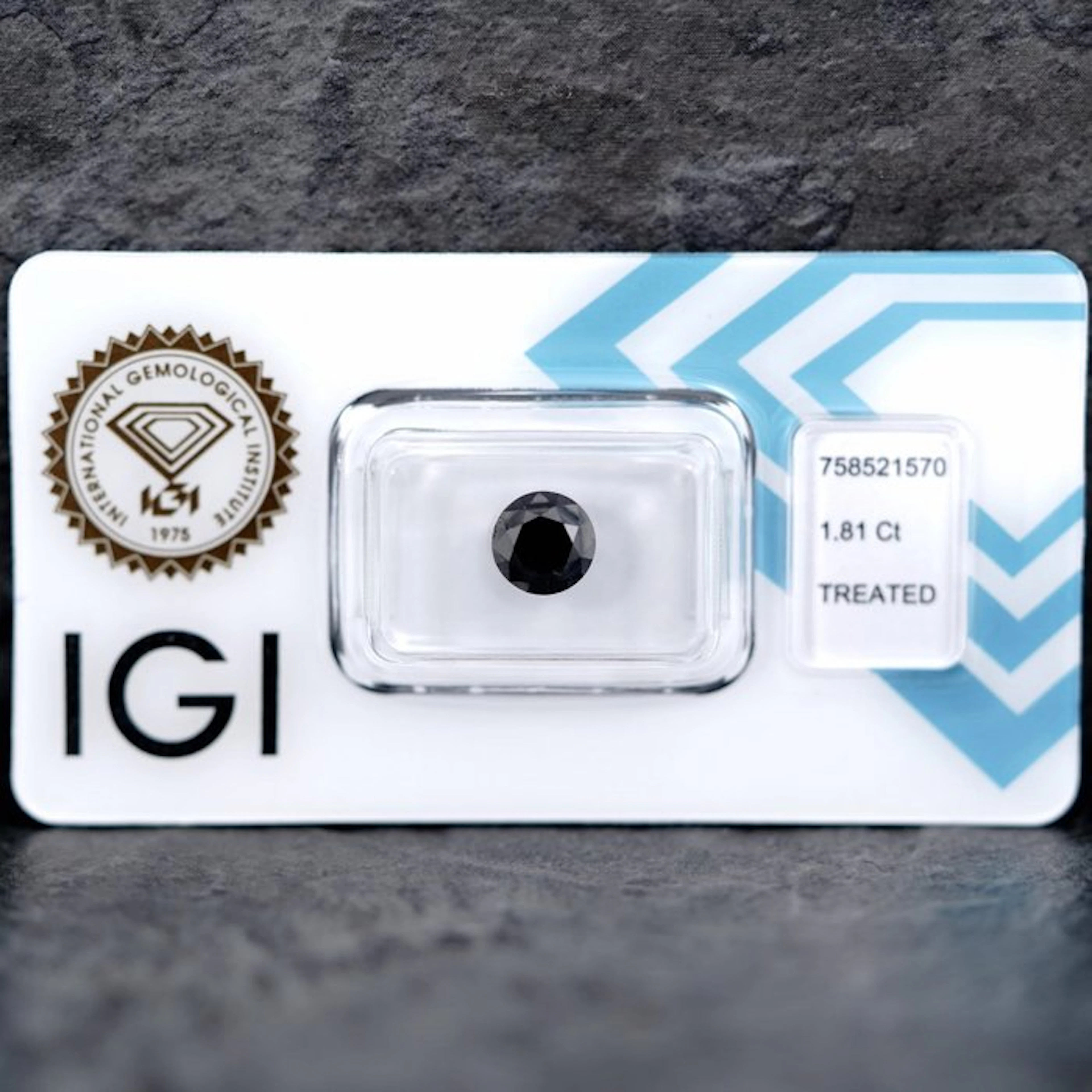 No reserve price - 1 pcs Diamond (Colour-treated) - 1.81...