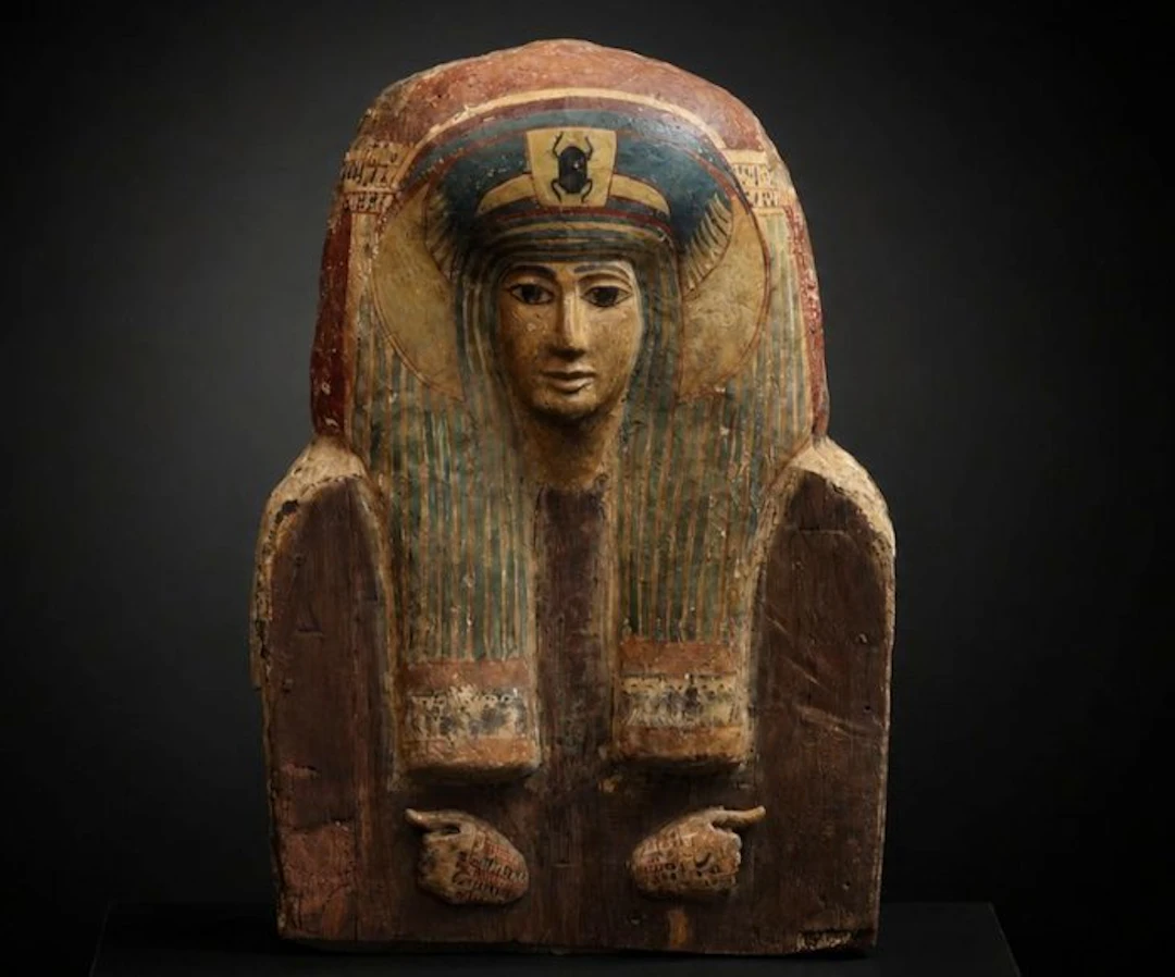Ancient Egypt, Wood Upper part of the lid of a sarcophagus - 72 cm