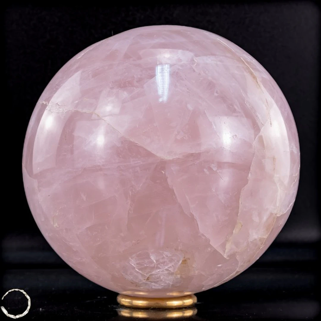 Stunning rose quartz sphere – Symbol of love and inner harmony- 3746.25 g