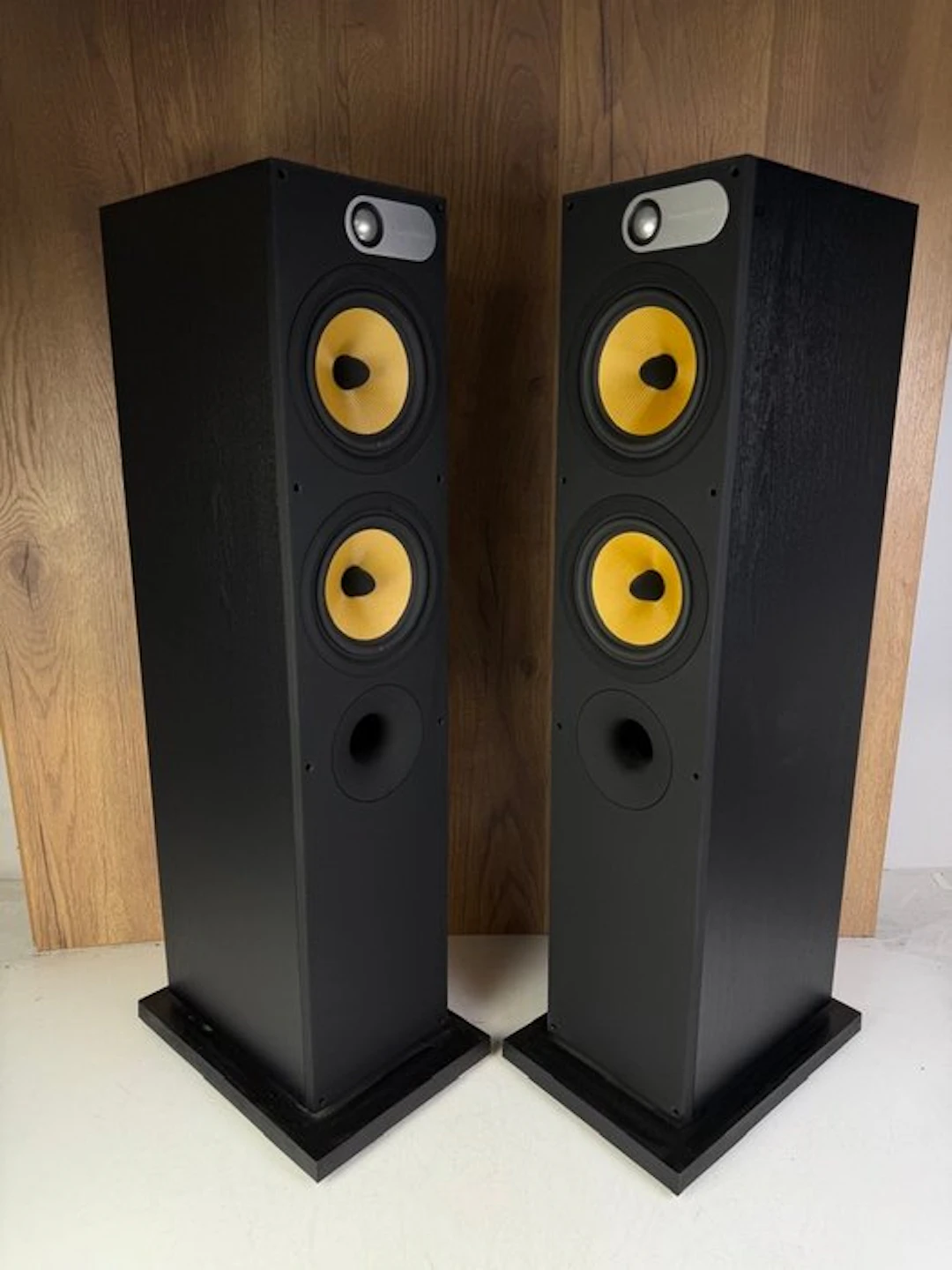 Bower & Wilkins - 684 - Matching Pair Speaker set