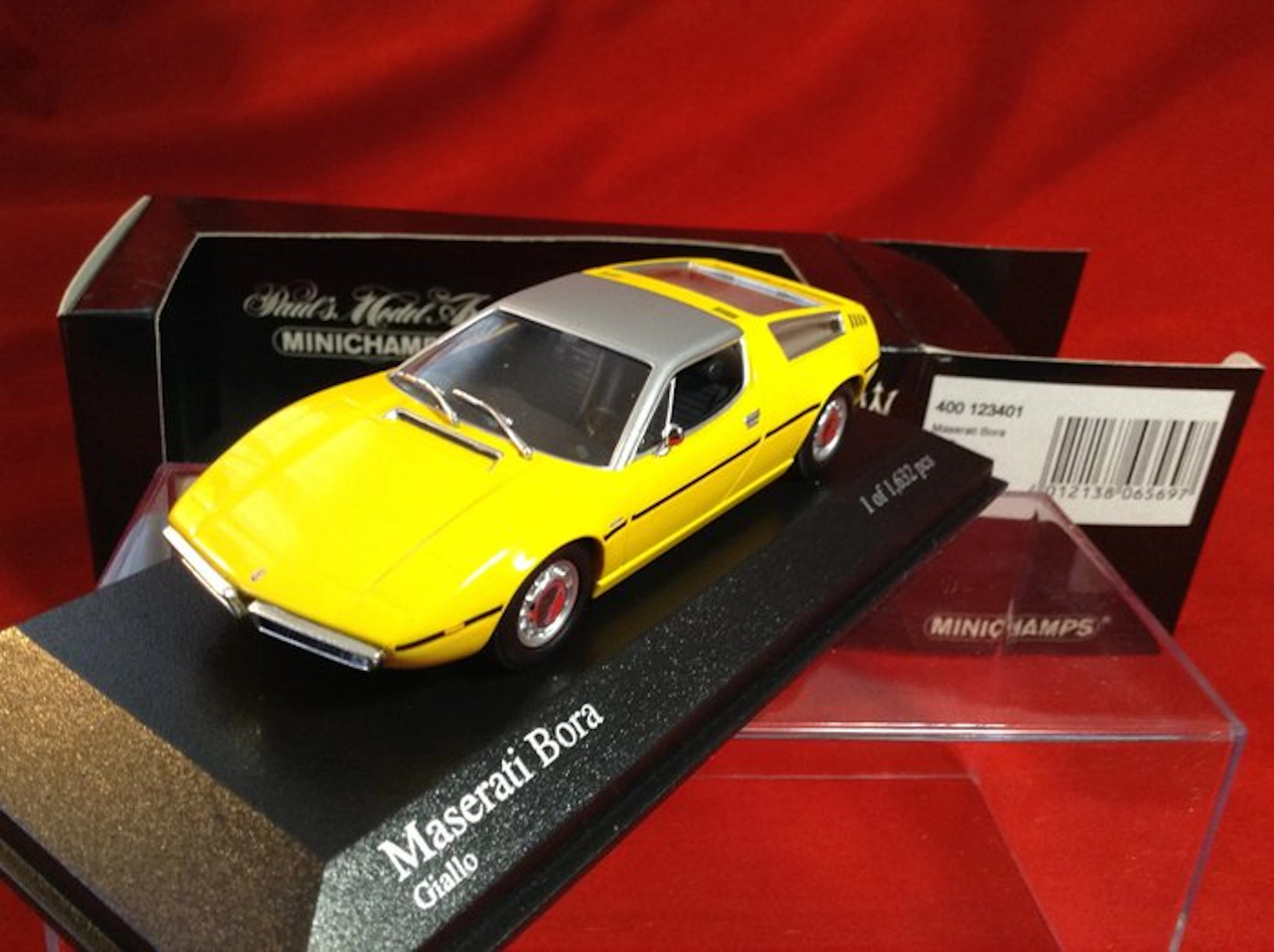 MiniChamps 1:43 - Model sports car - ref