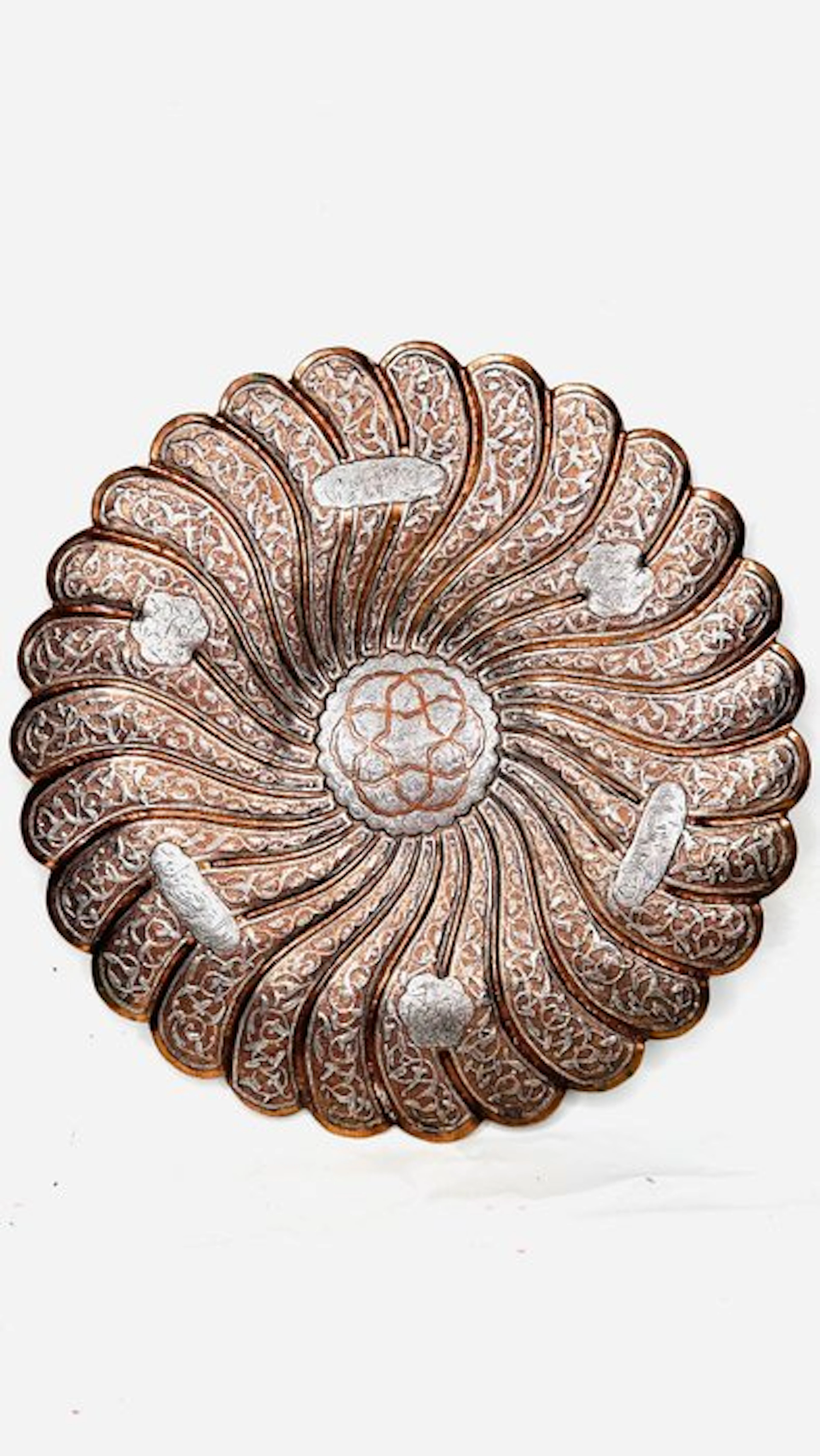 Very beautiful plate in copper and silver. - 20th century