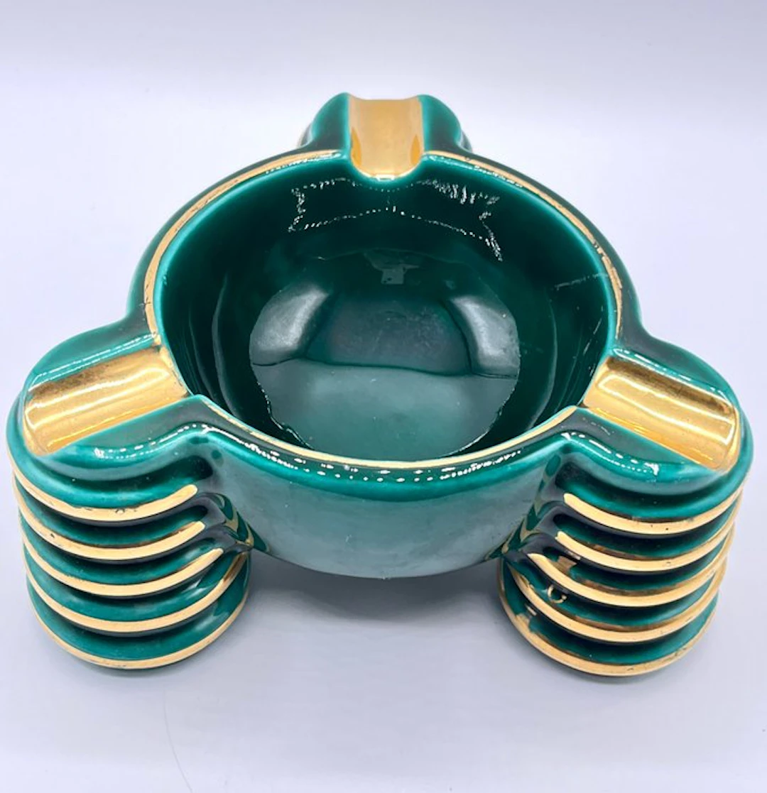 Ateliers d'art à Montoire-sur-le-Loir (France) - Ashtray...