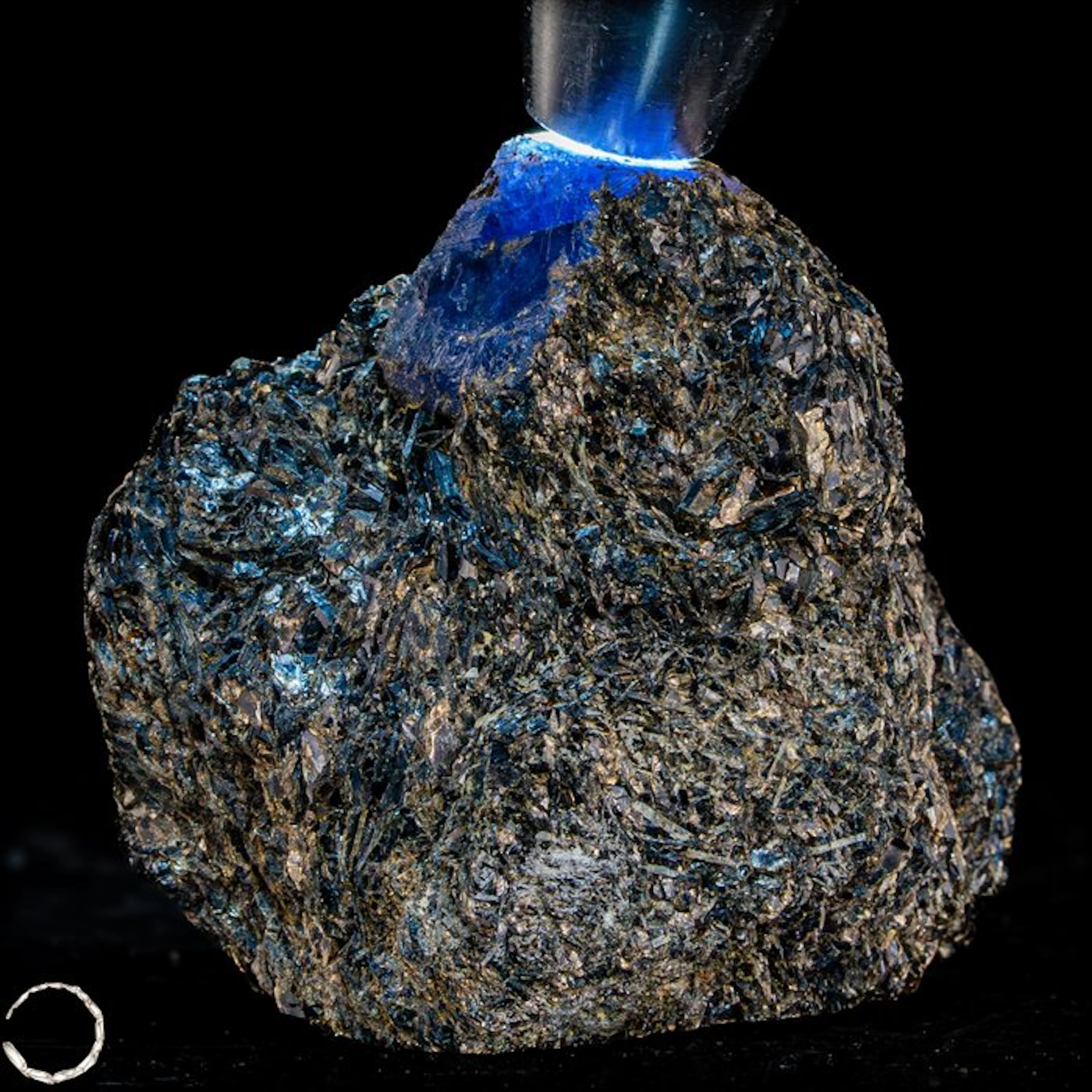 Natural royal blue sapphire on matrix. 209.30 ct from Kenya- 41.86 g