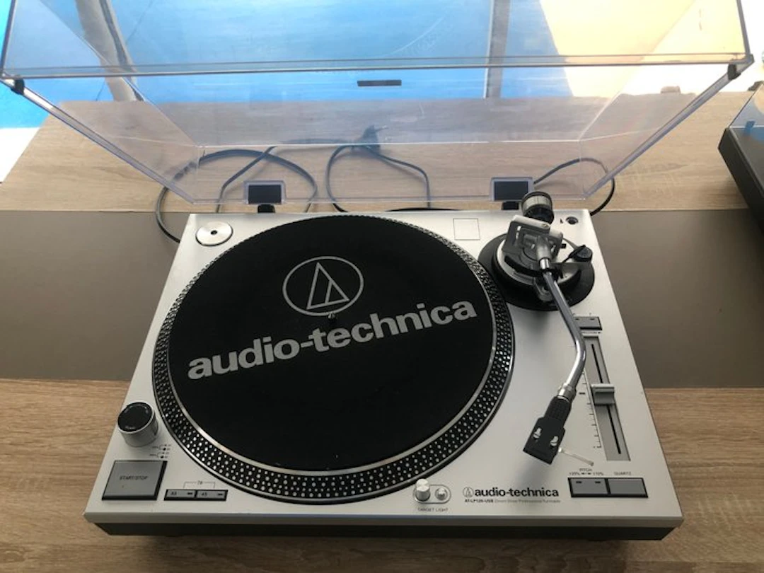 Audio-Tech­nica - AT-LP120-USB Direct-Drive Turntable